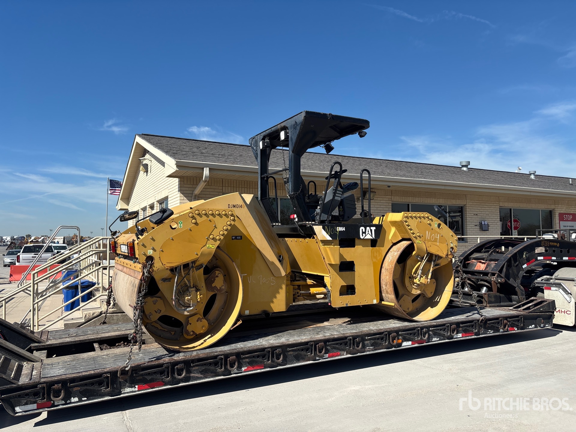 2010 Caterpillar CB64