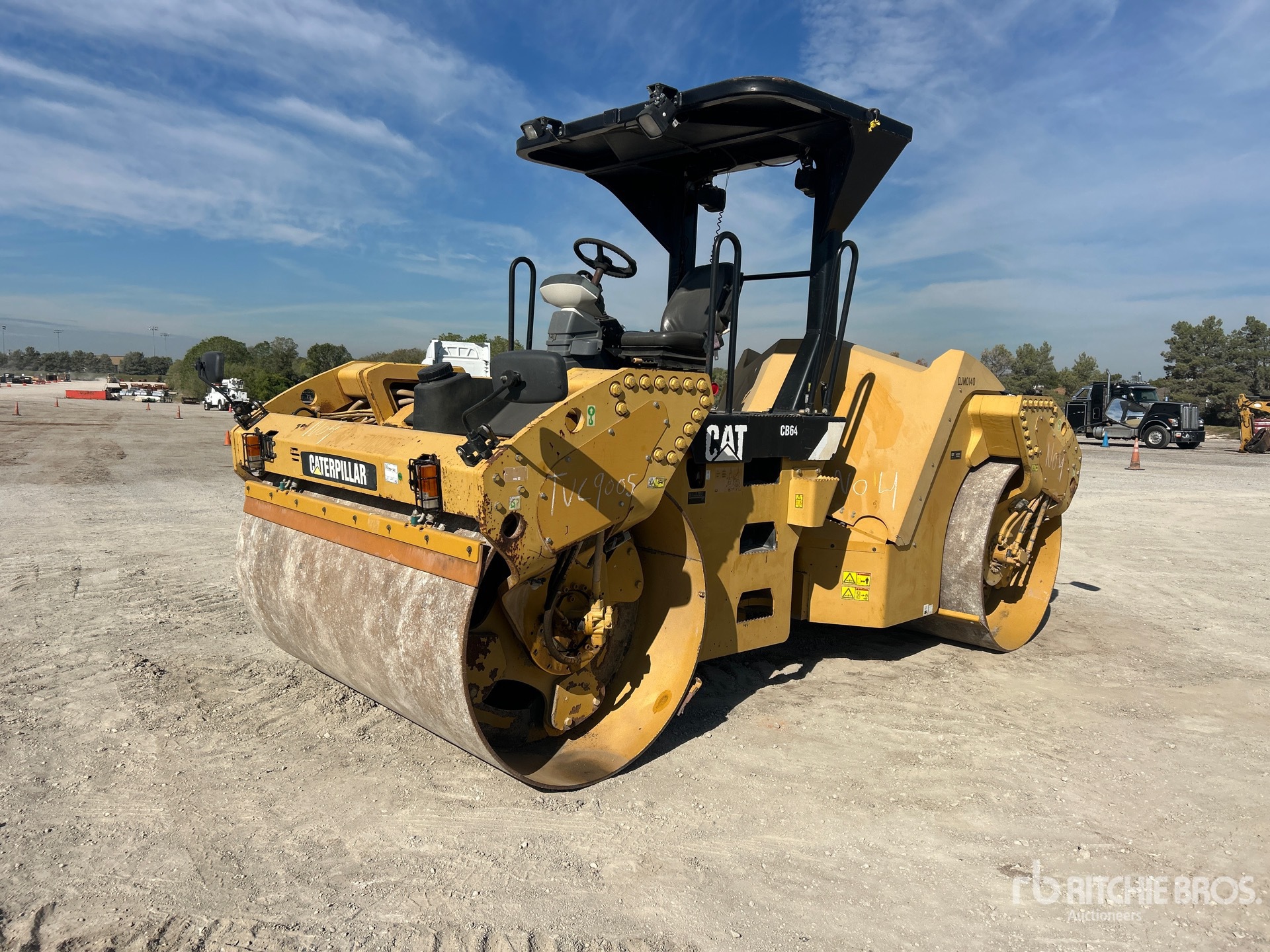 Photo of 2010 Caterpillar CB64