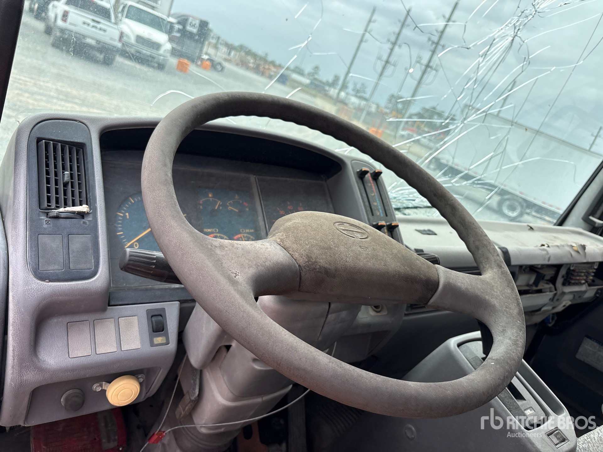 2004 Hino FE2620