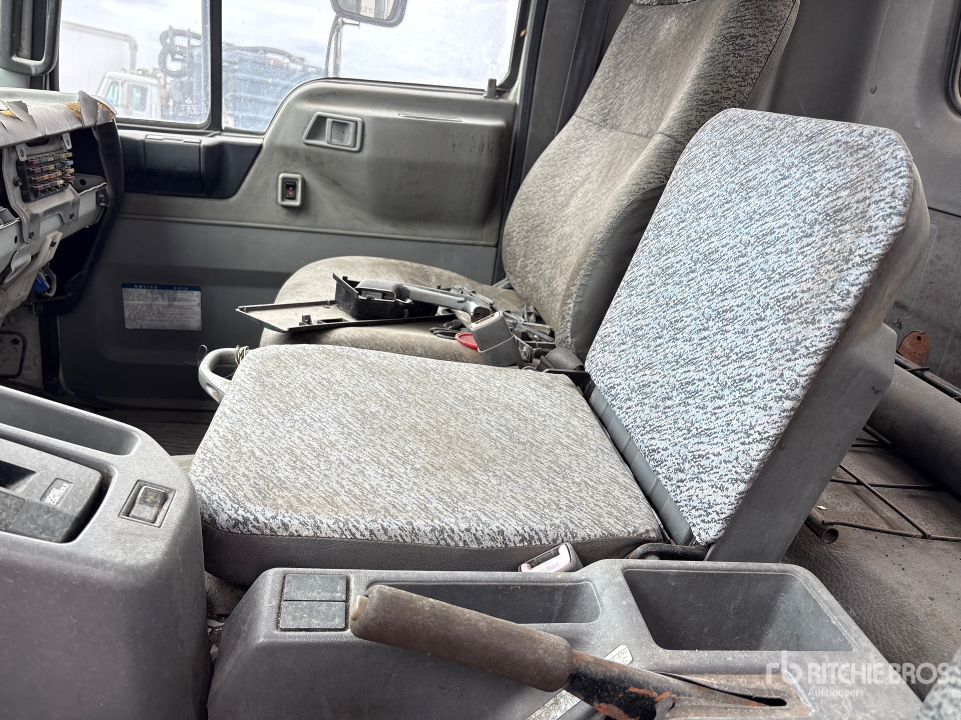 2004 Hino FE2620