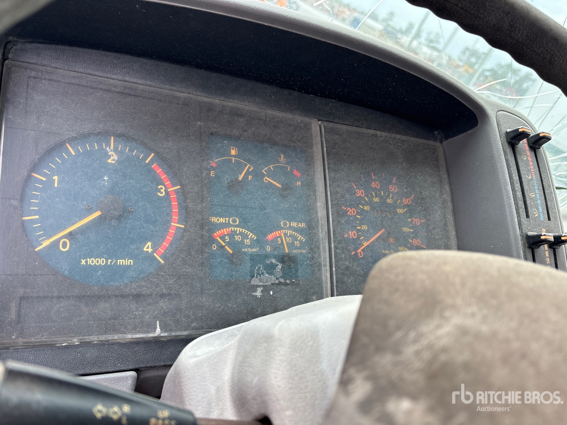 2004 Hino FE2620