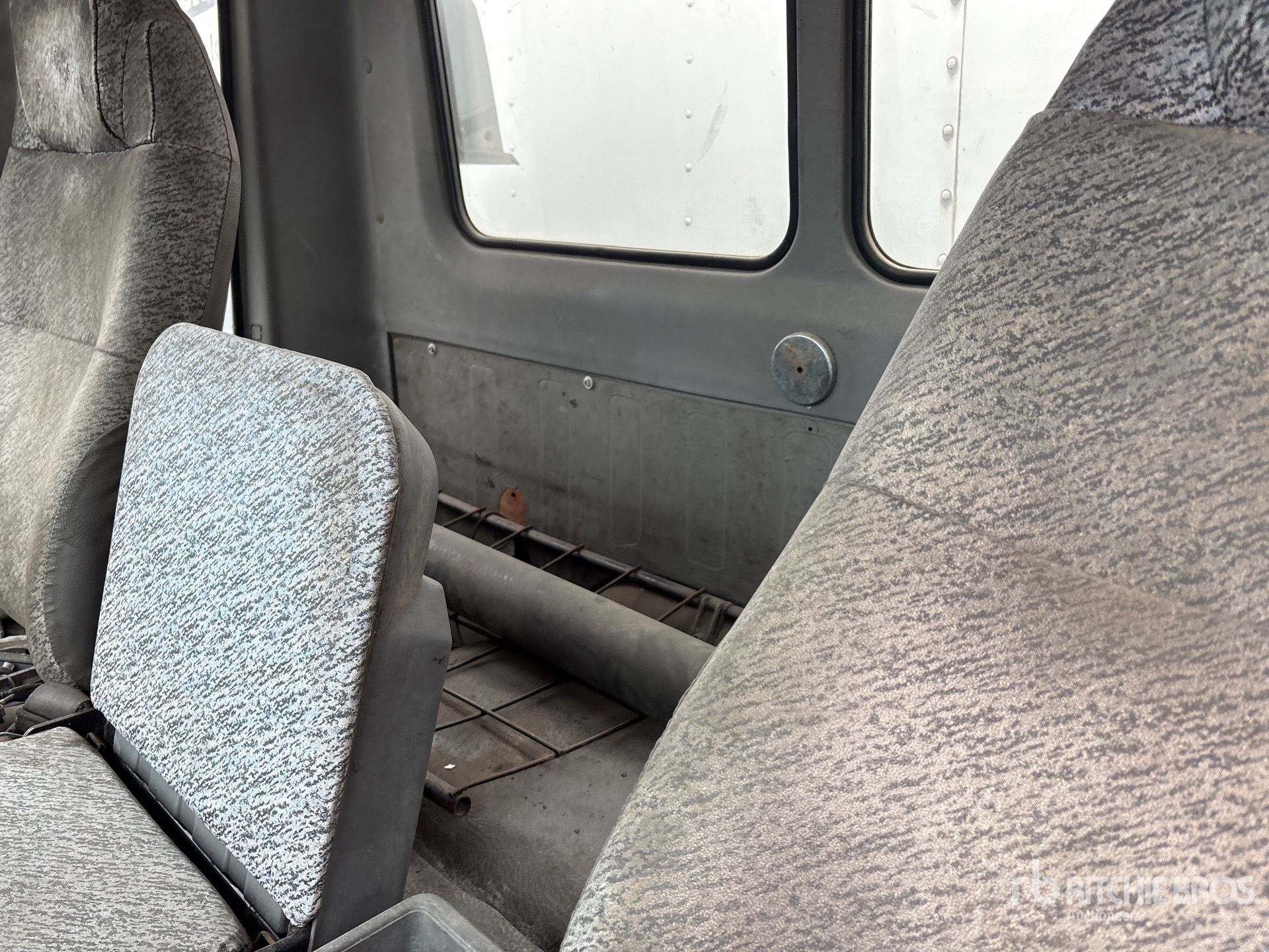 2004 Hino FE2620
