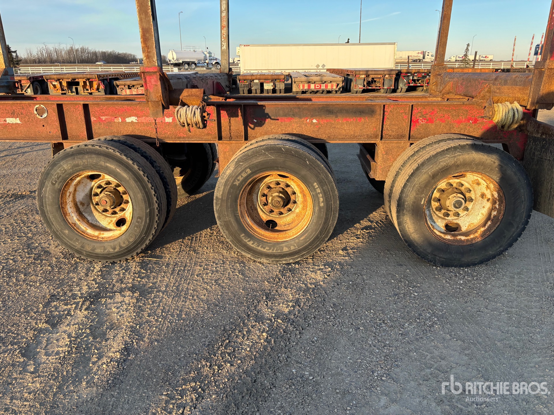 1999 Advance 48 ft Tri/A Hayrack