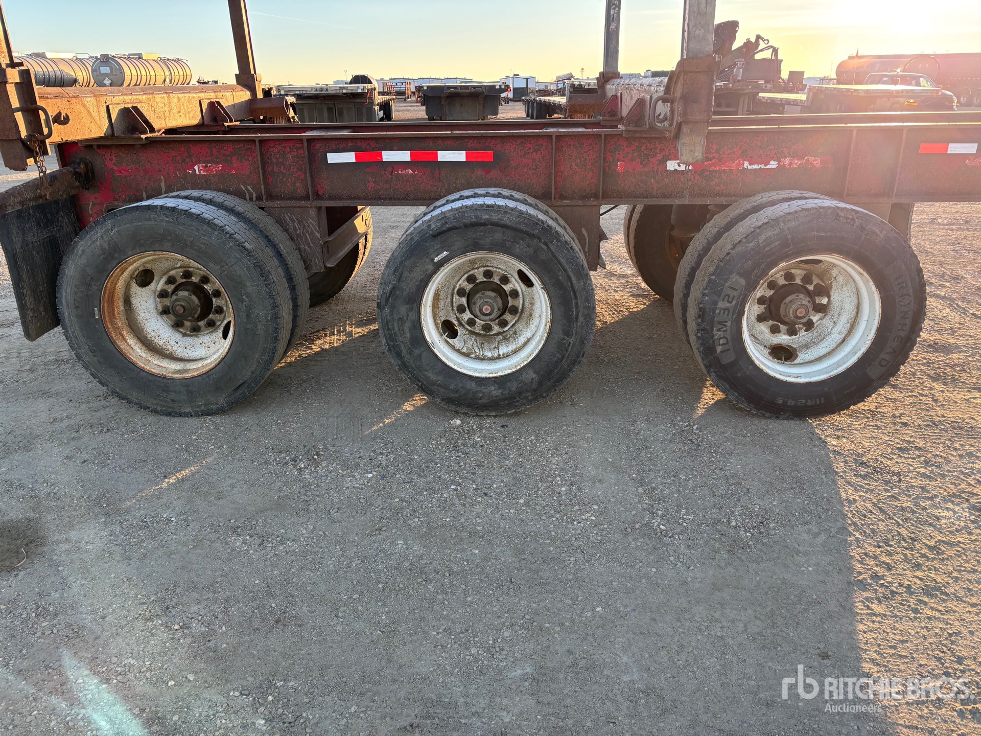 1999 Advance 48 ft Tri/A Hayrack