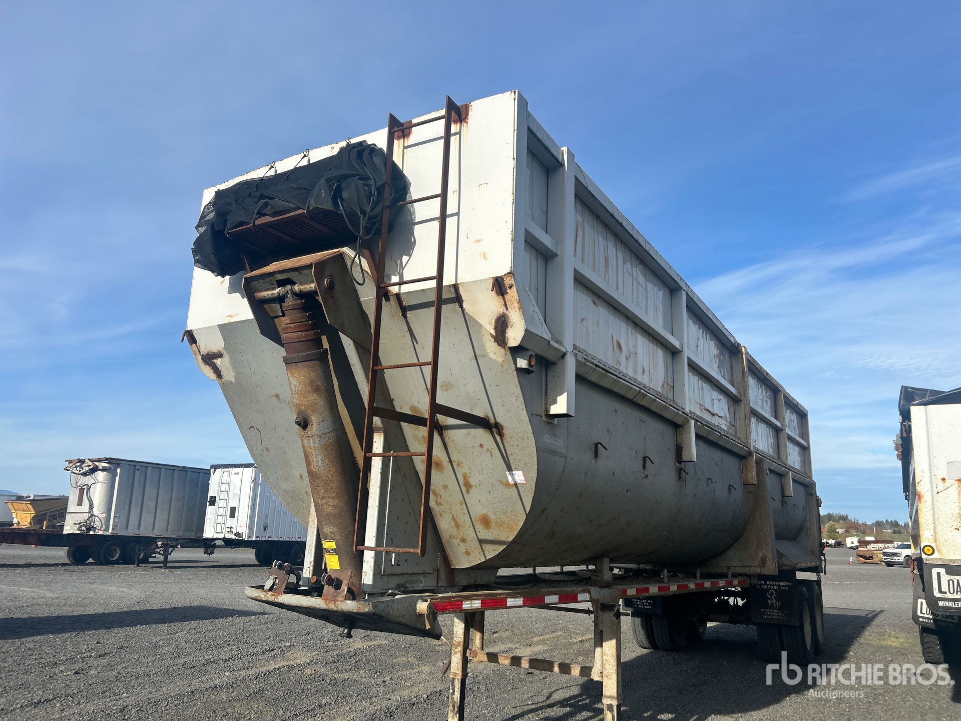 1990 Western 36 FT T/A
