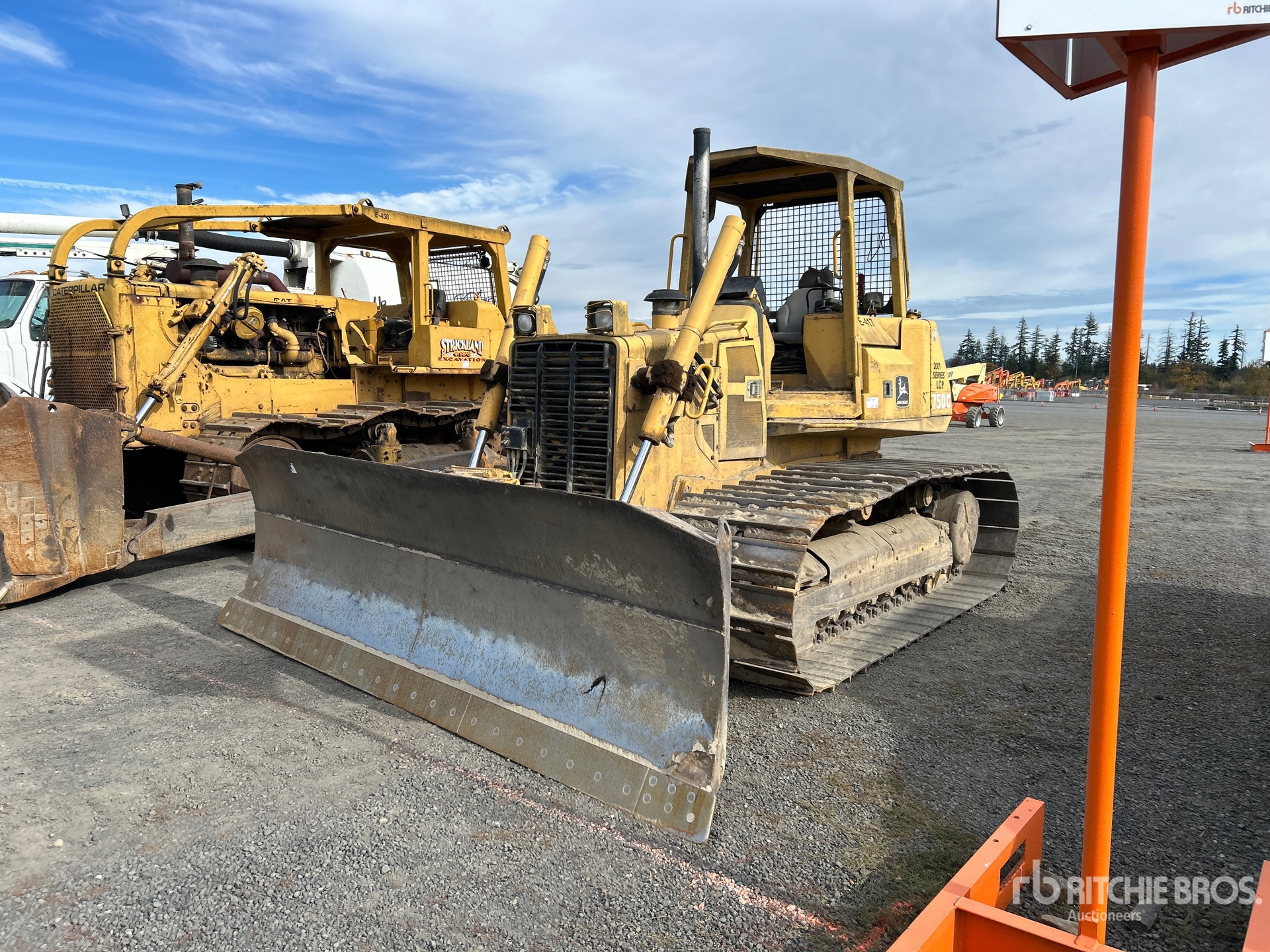 Photo of 1999 John Deere 750C LGP