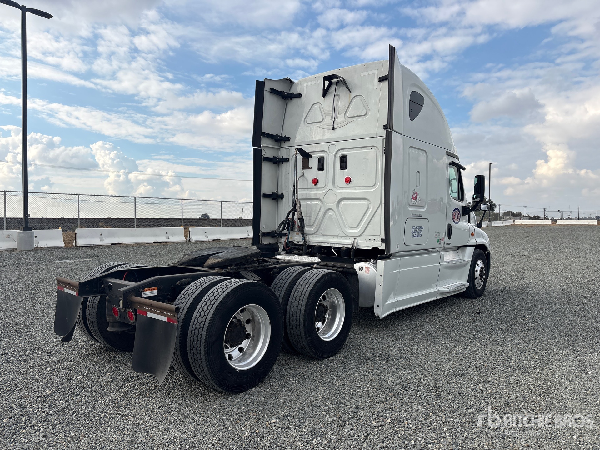 2016 Freightliner CASCADIA 125