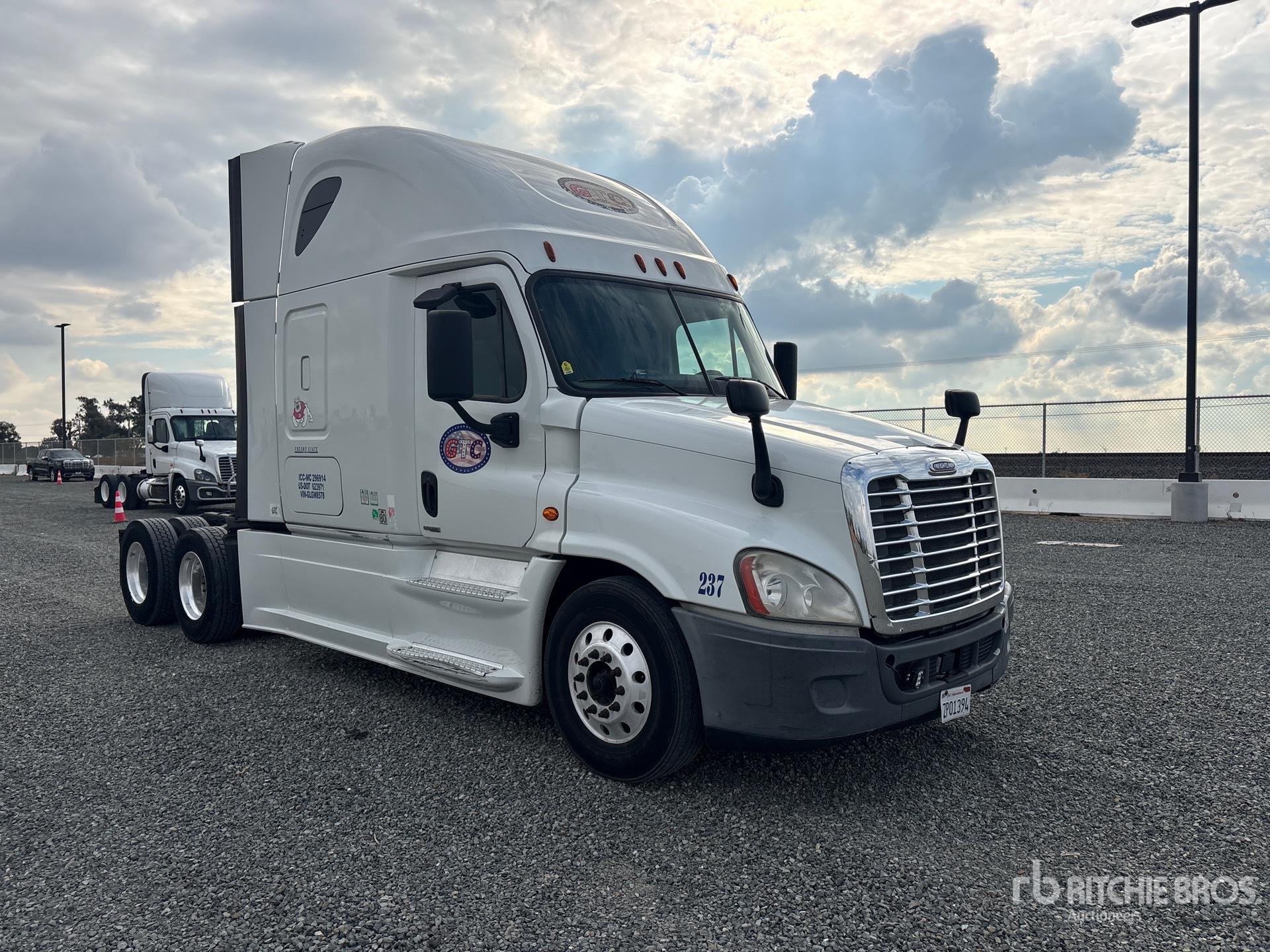 2016 Freightliner CASCADIA 125