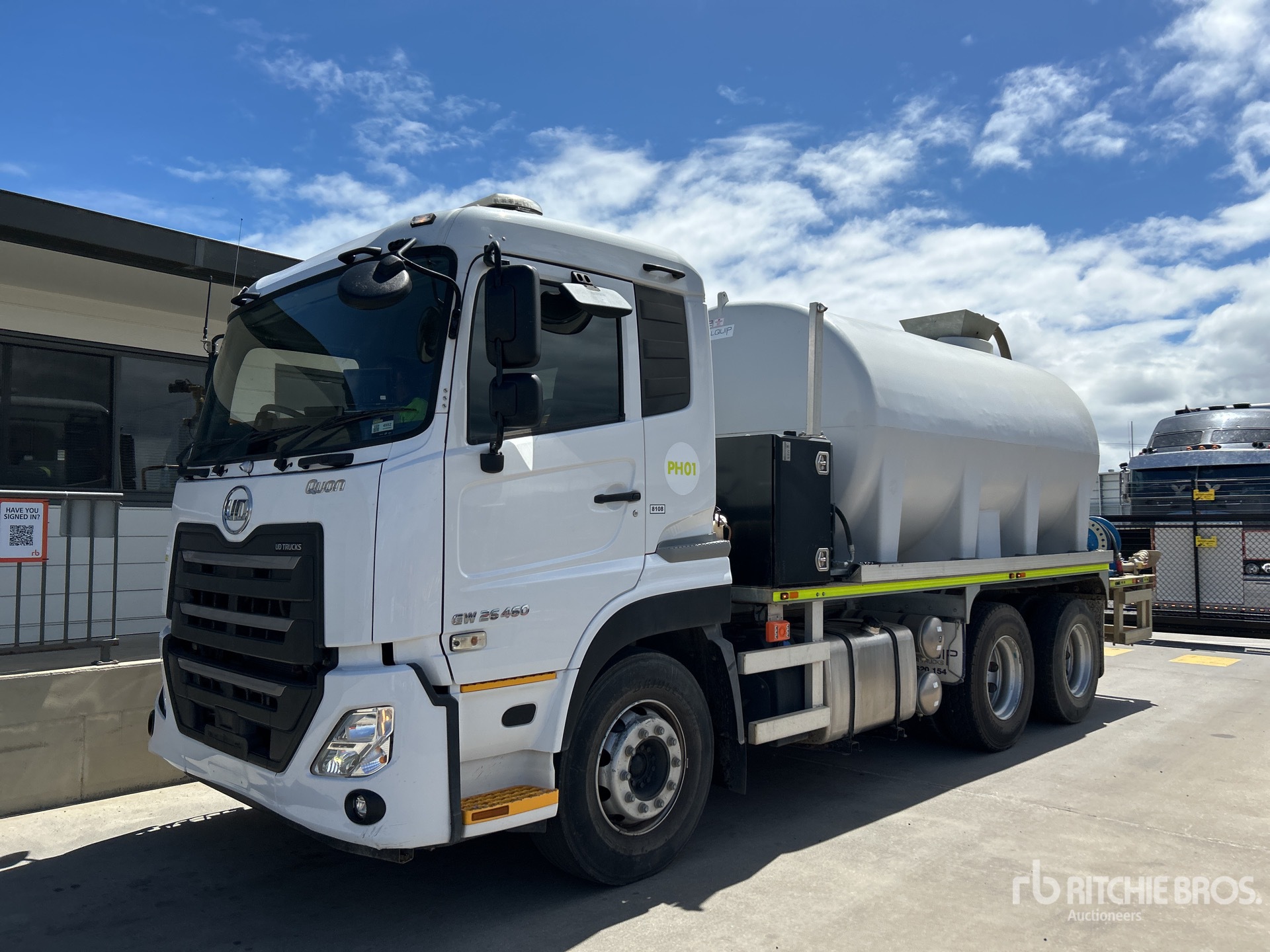 2022 UD QUON GW26.460