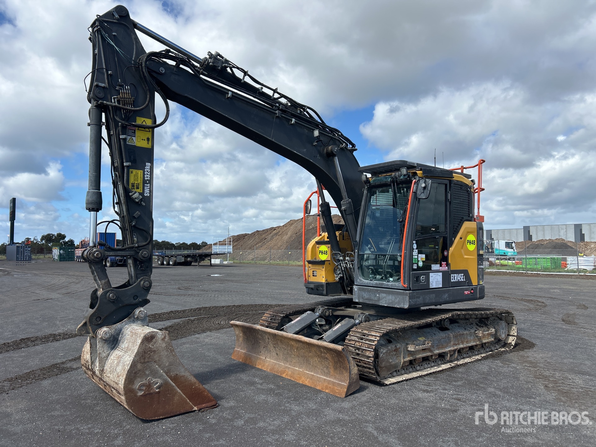 Photo of 2022 Volvo ECR145EL