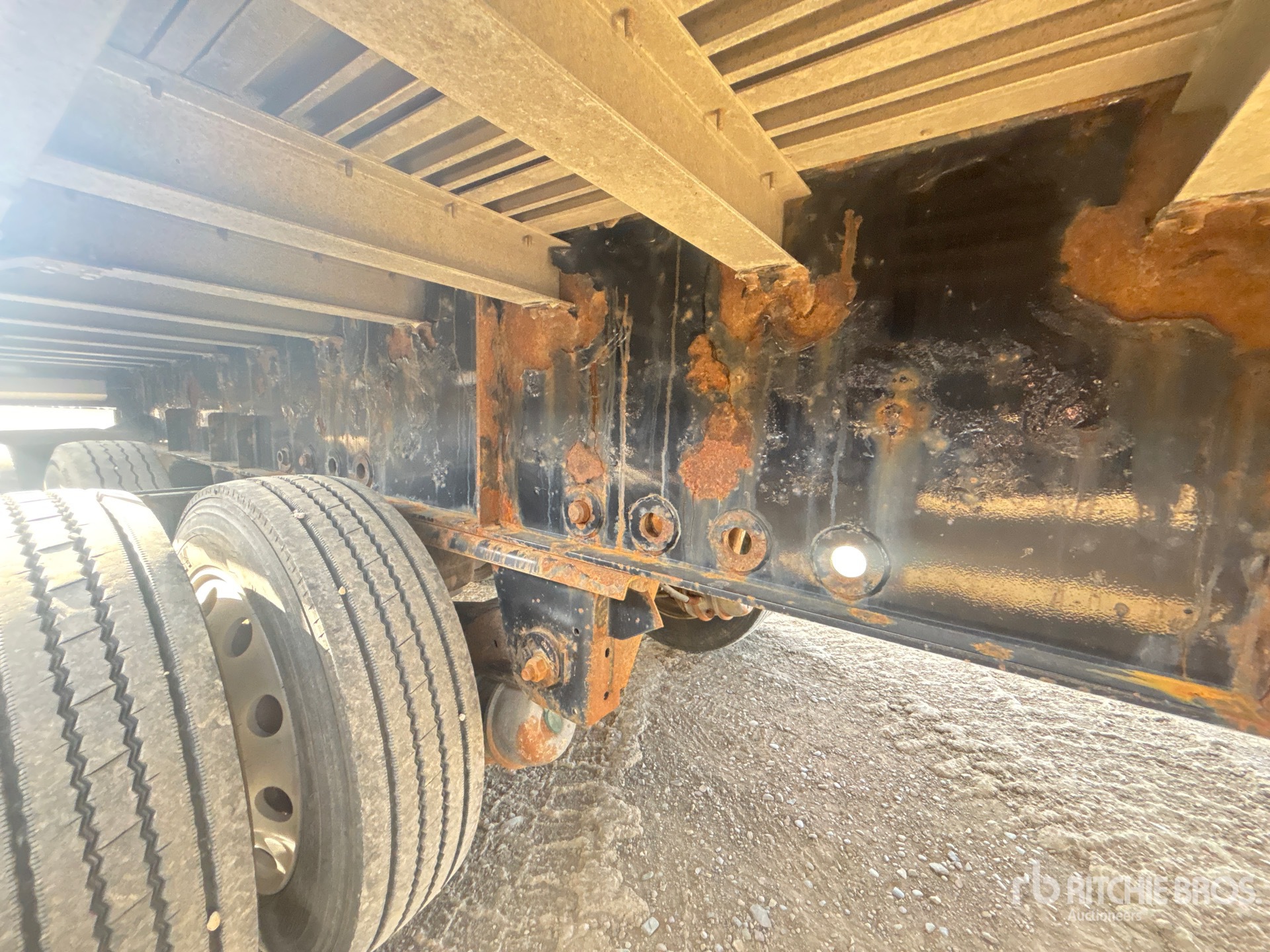 2015 Load King 48 ft T/A Spread Axle