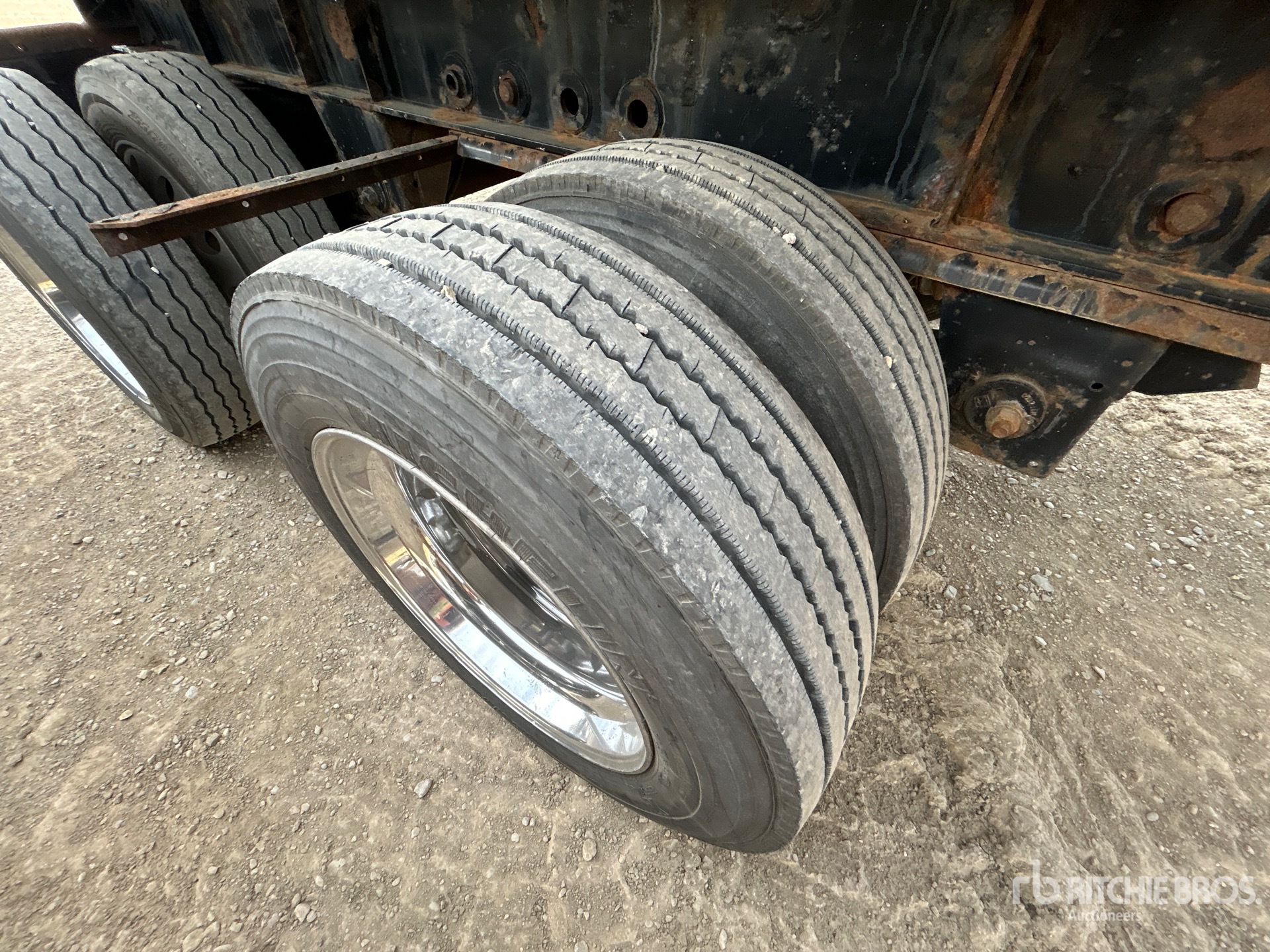 2015 Load King 48 ft T/A Spread Axle