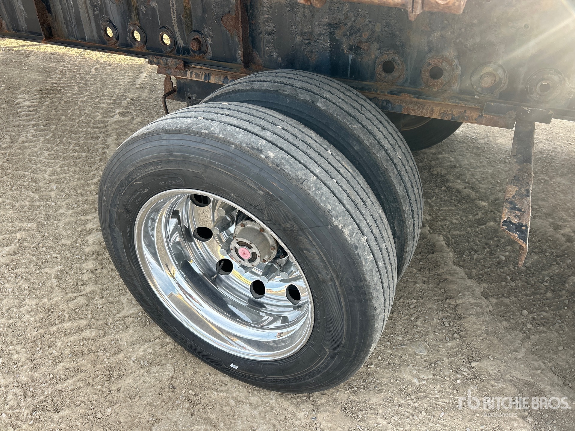 2015 Load King 48 ft T/A Spread Axle