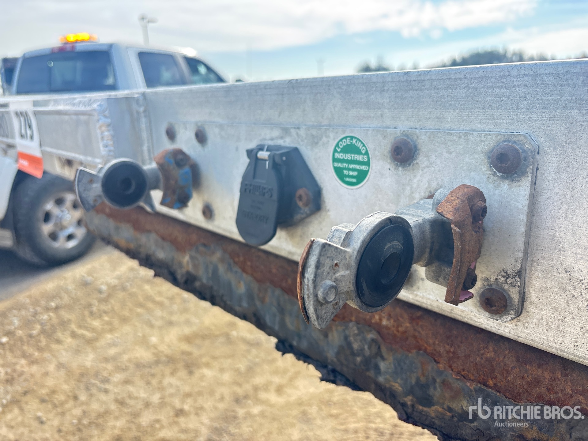 2015 Load King 48 ft T/A Spread Axle