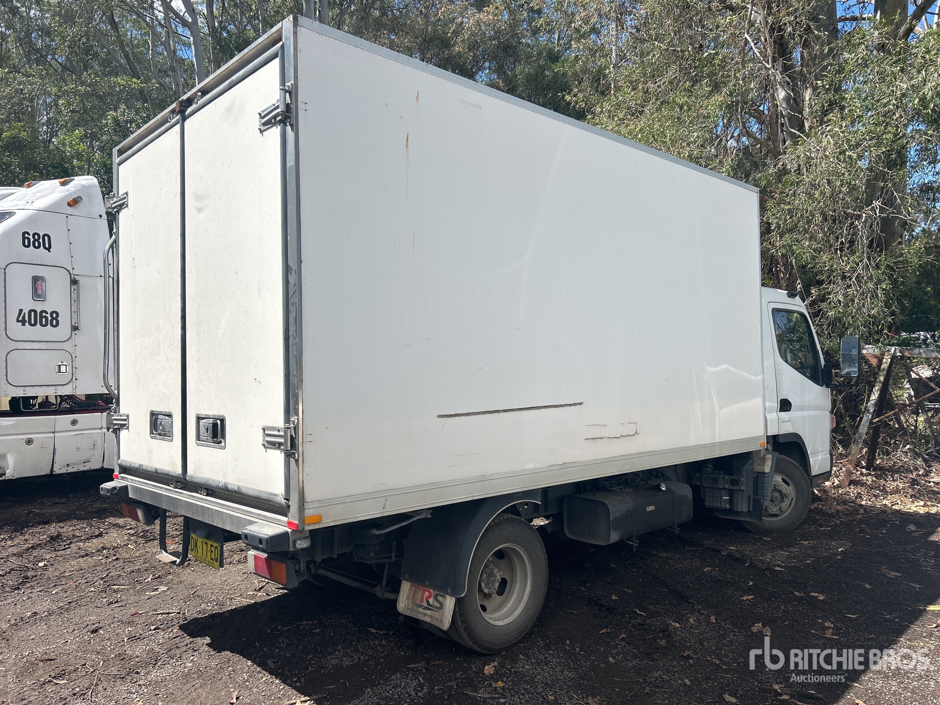 2011 Mitsubishi FUSO CANTER