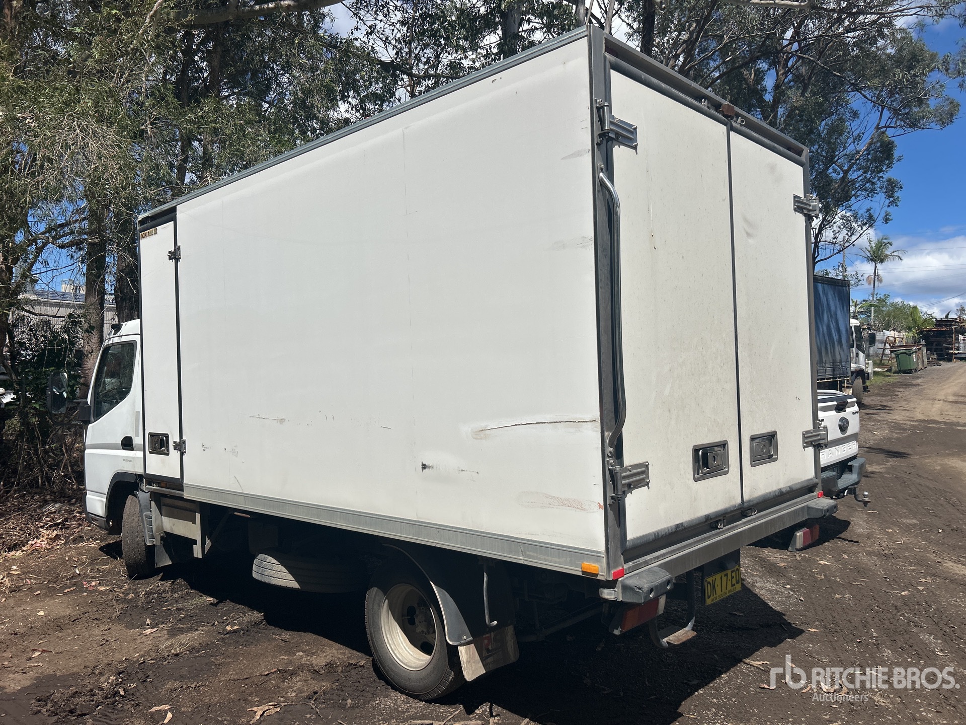 2011 Mitsubishi FUSO CANTER