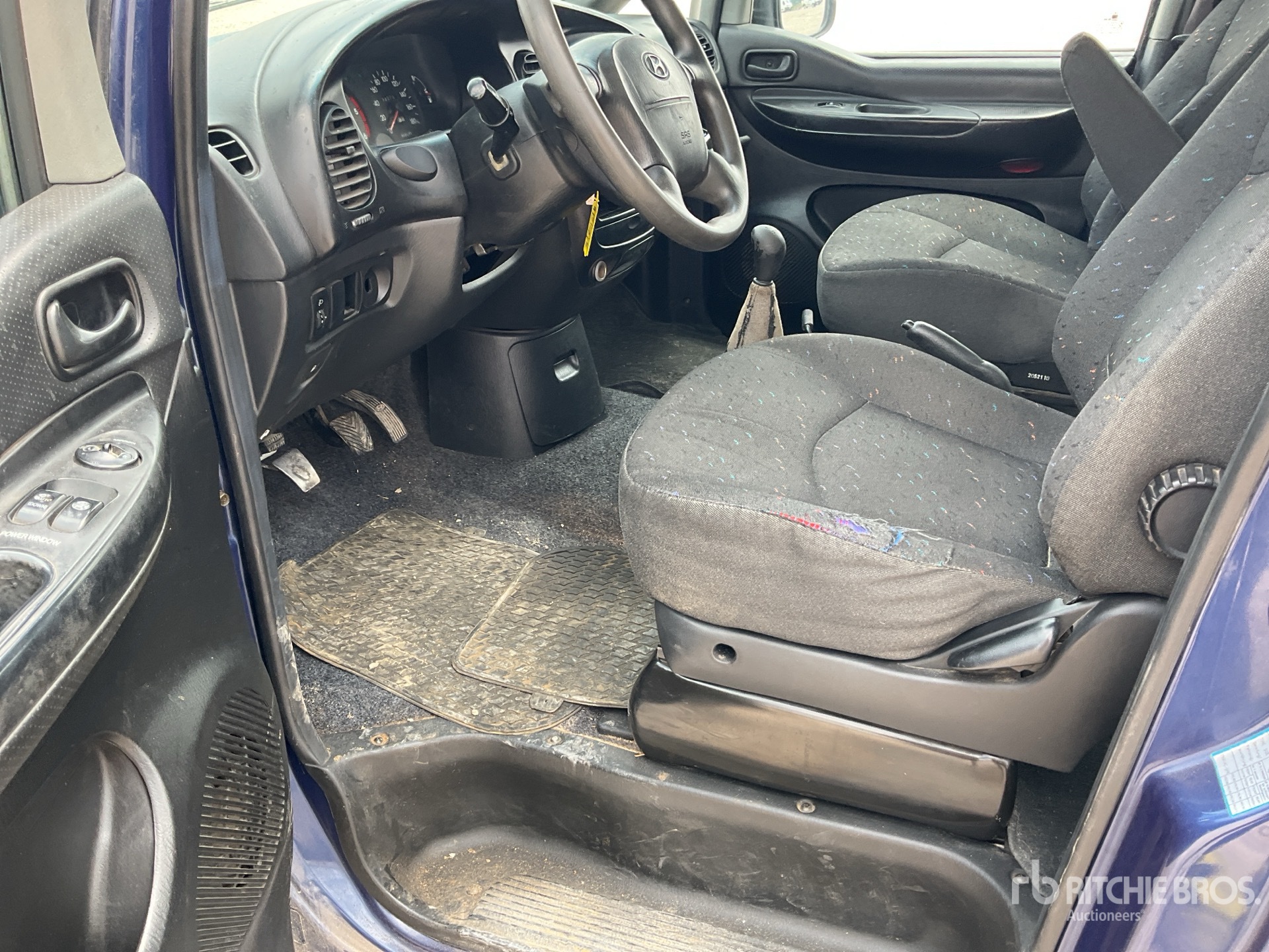 2002 Hyundai H-1