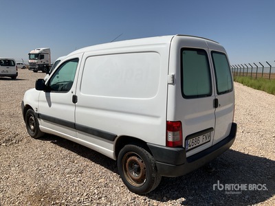 General Appearance with Bild, Ecke hinten links