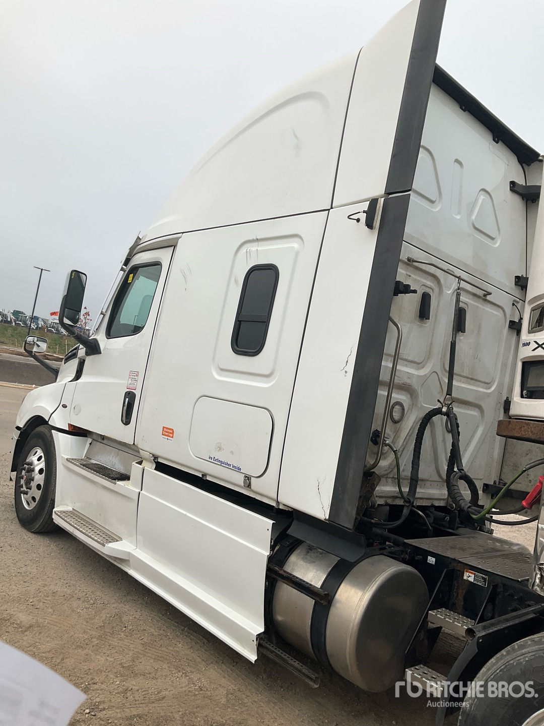 2020 Freightliner CASCADIA 126