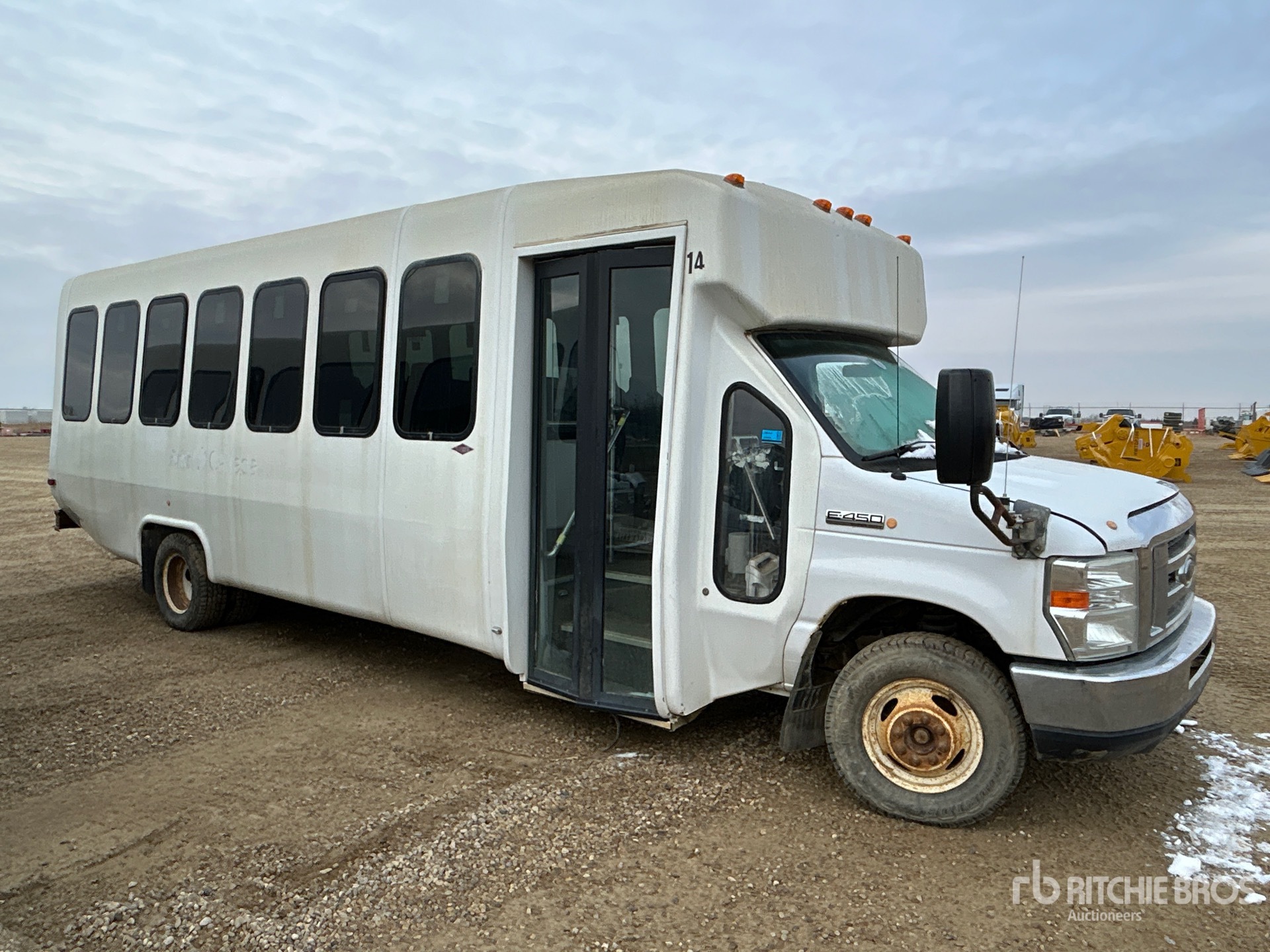 2013 Ford E-450 ECONOLINE