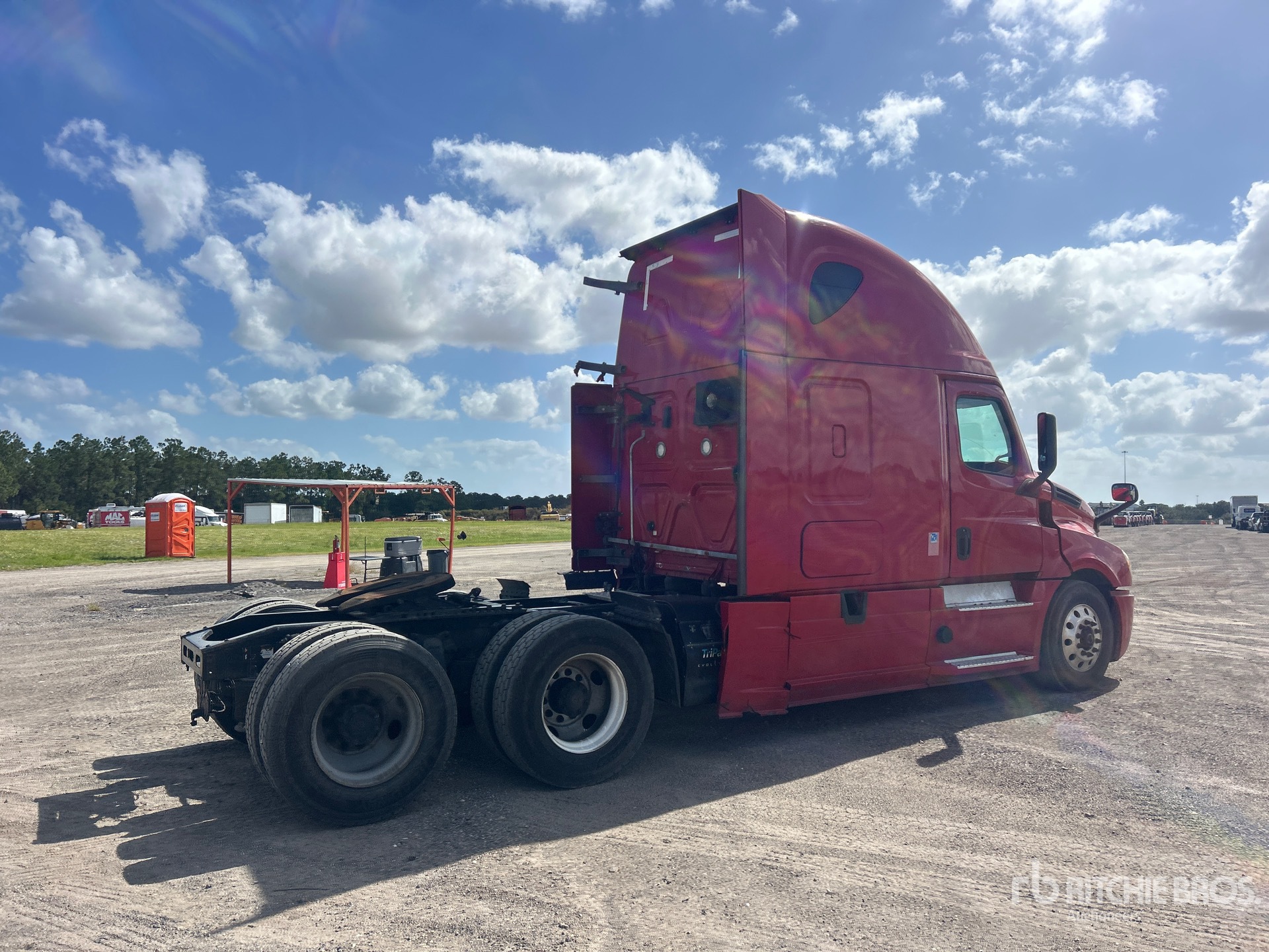2019 Freightliner CASCADIA 126