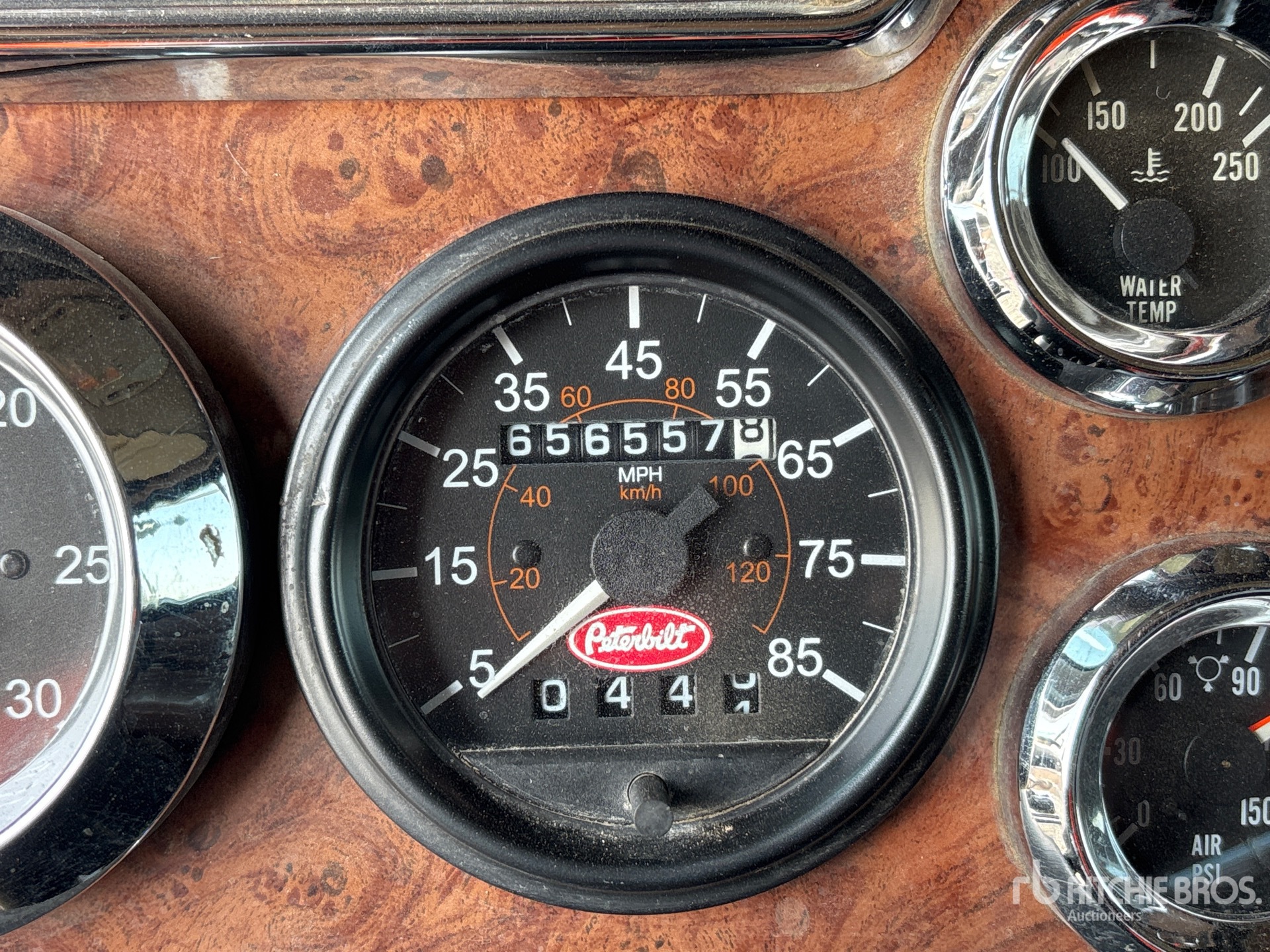 2005 Peterbilt 357