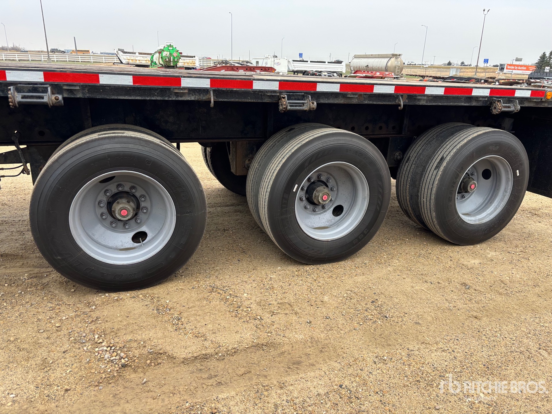 2005 Manac 53 ft Tri/A