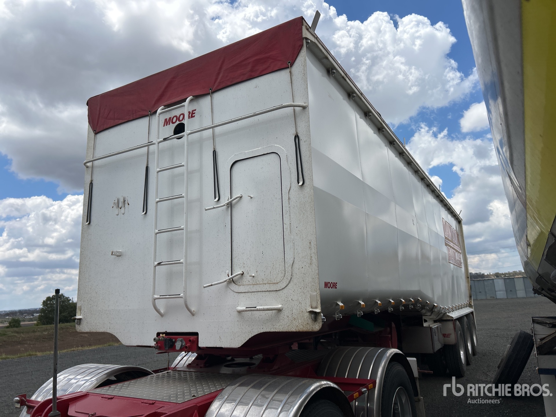 2023 Moore 10 m Tri/A Step Deck