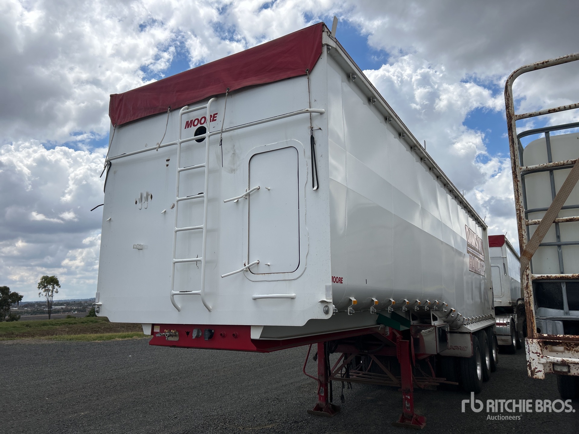 2023 Moore 10 m Tri/A Step Deck