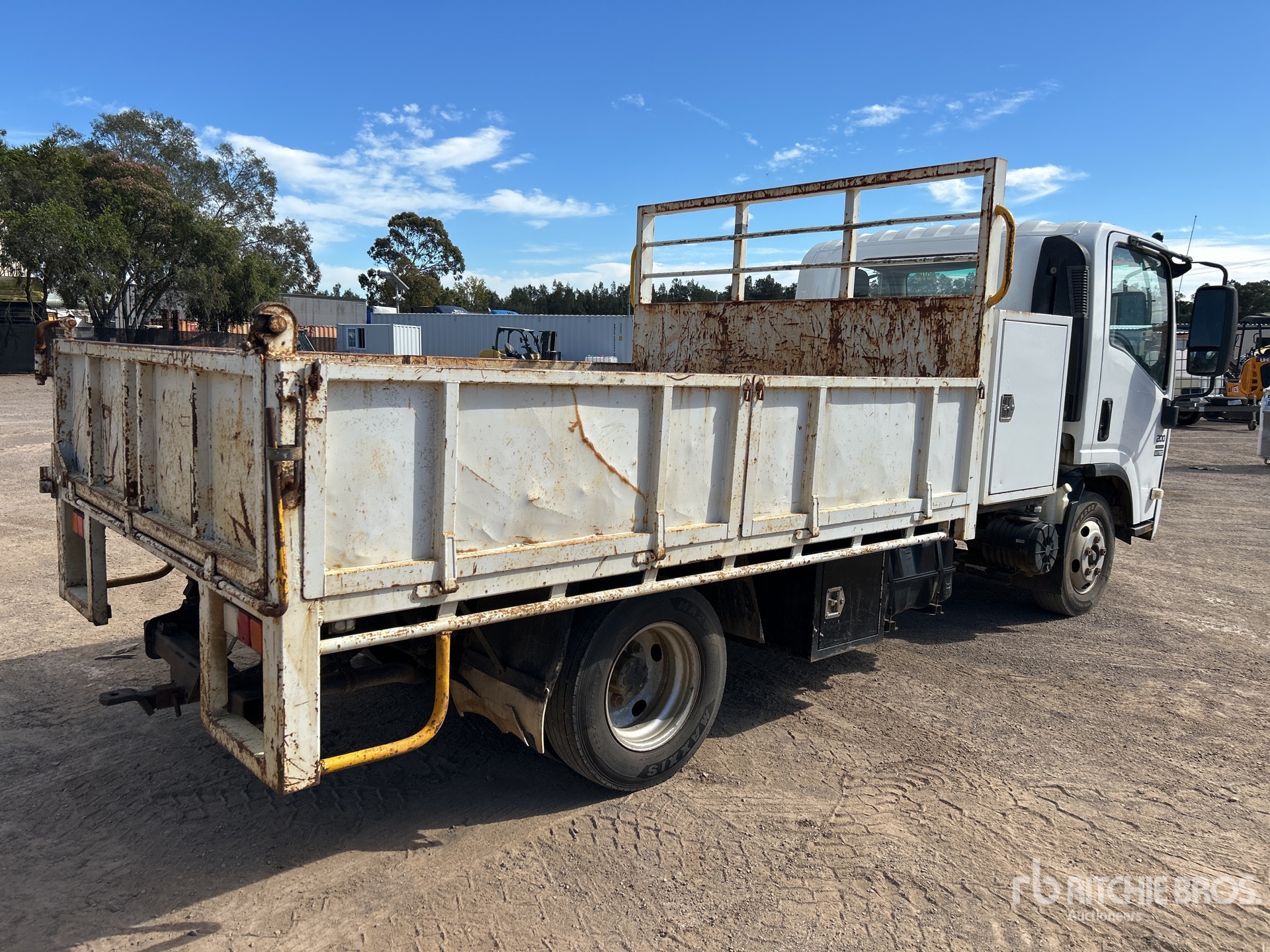 2009 Isuzu NNR200
