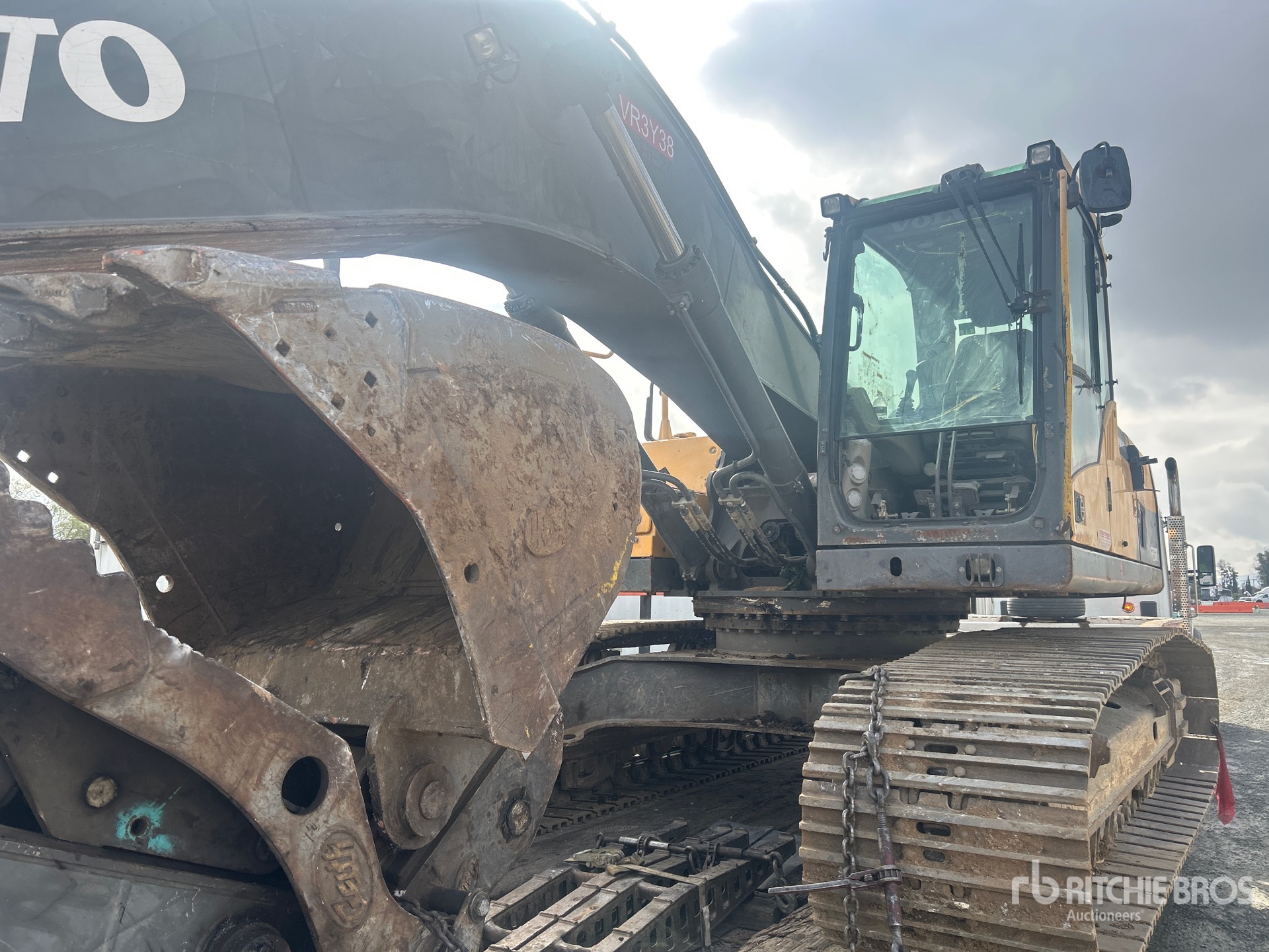 Photo of Volvo EC300DL