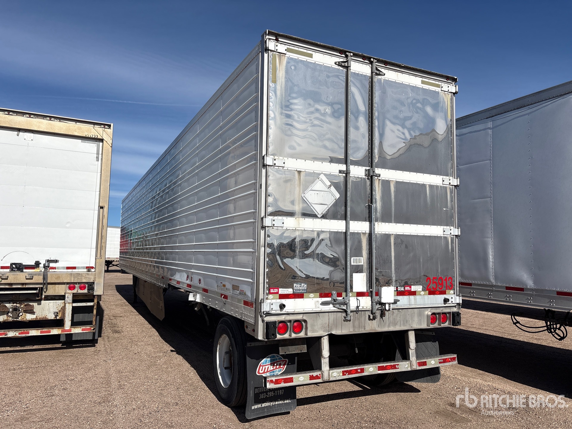 2018 Utility 53 ft x 102 in T/A Curtain Side