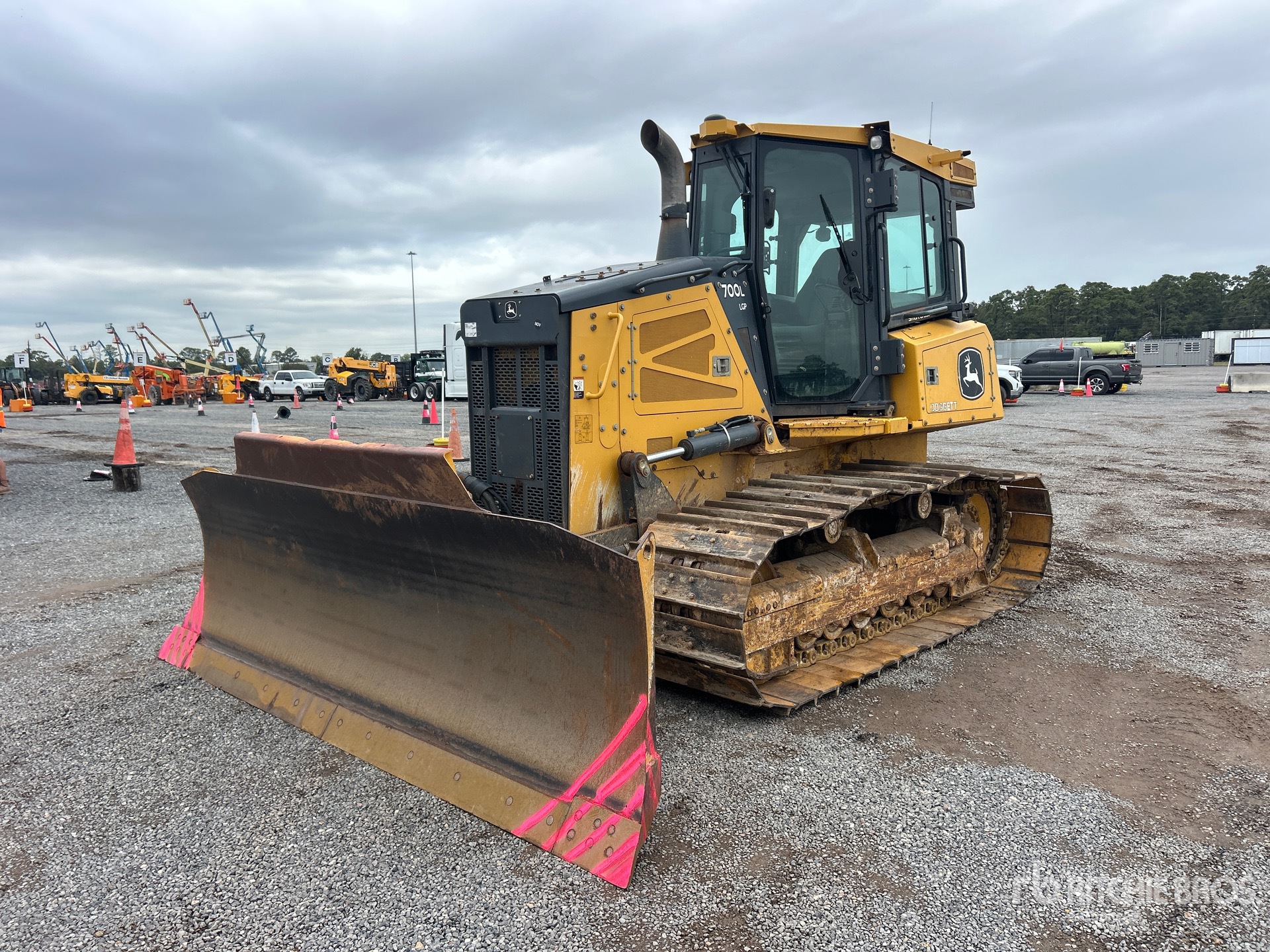 Photo of 2022 John Deere 700L