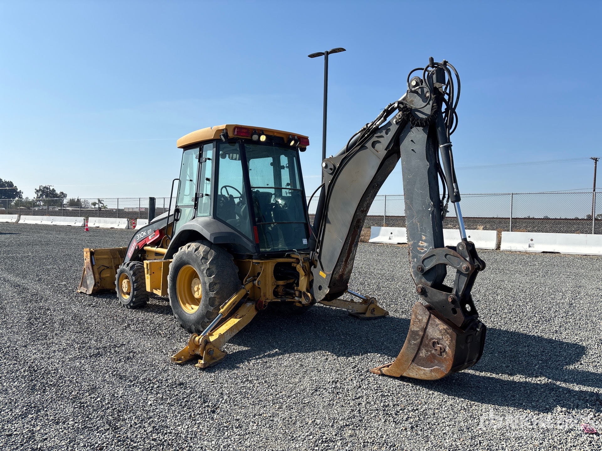 2015 John Deere 310L EP