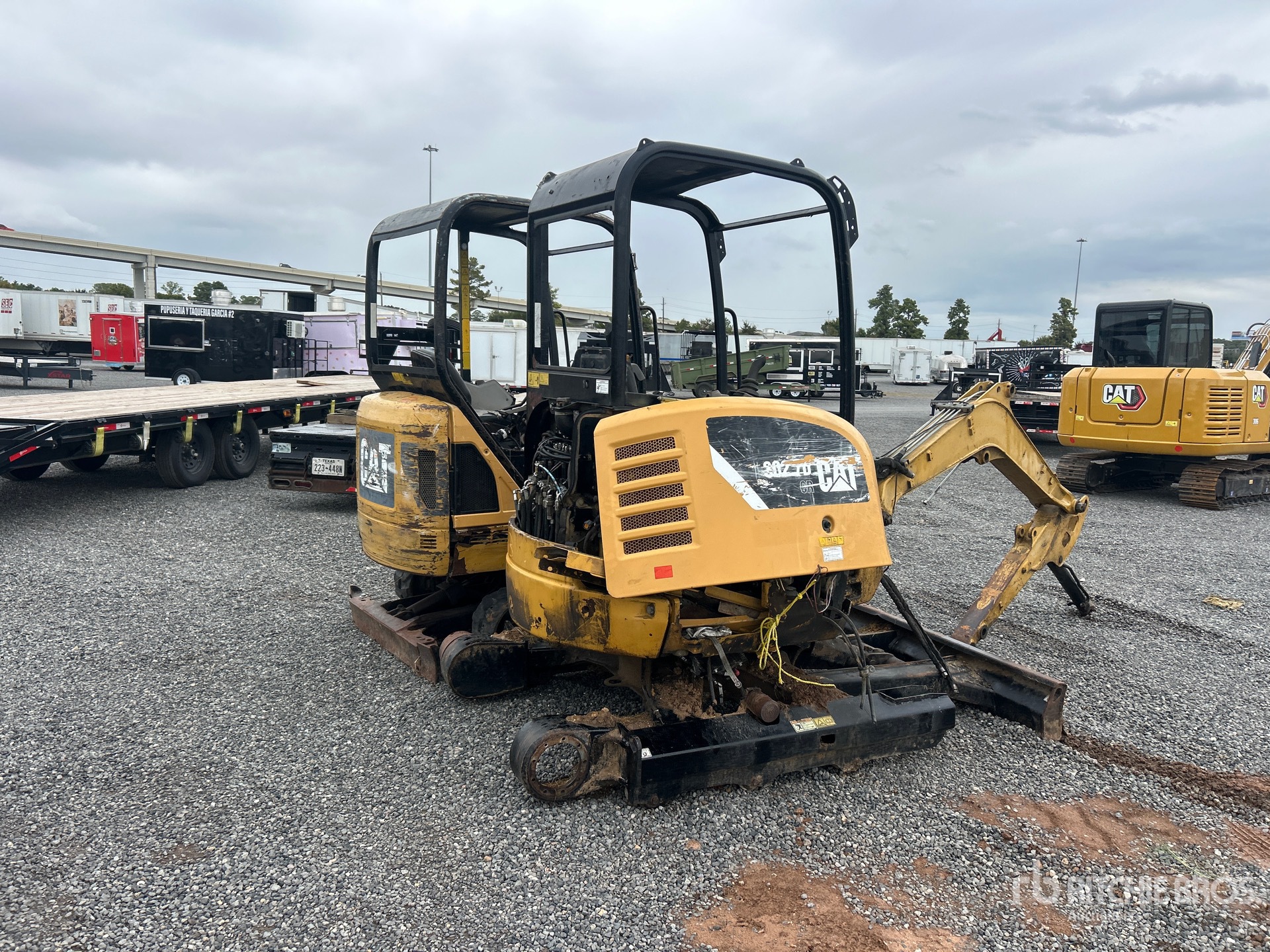 Caterpillar QUANTITY OF (2) (INOPERABLE)