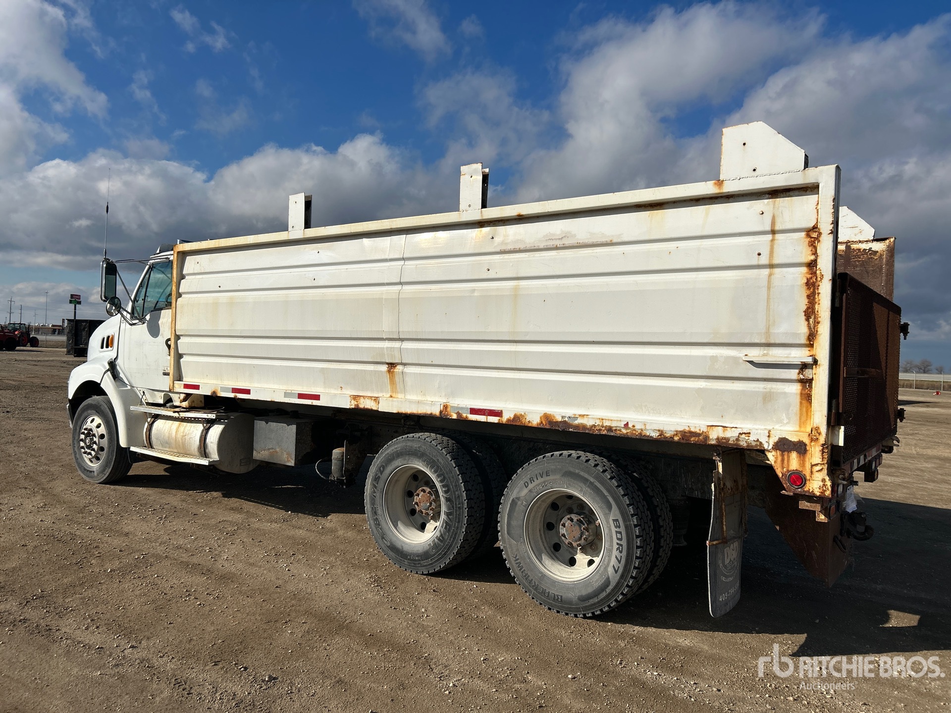 2001 Sterling L9500
