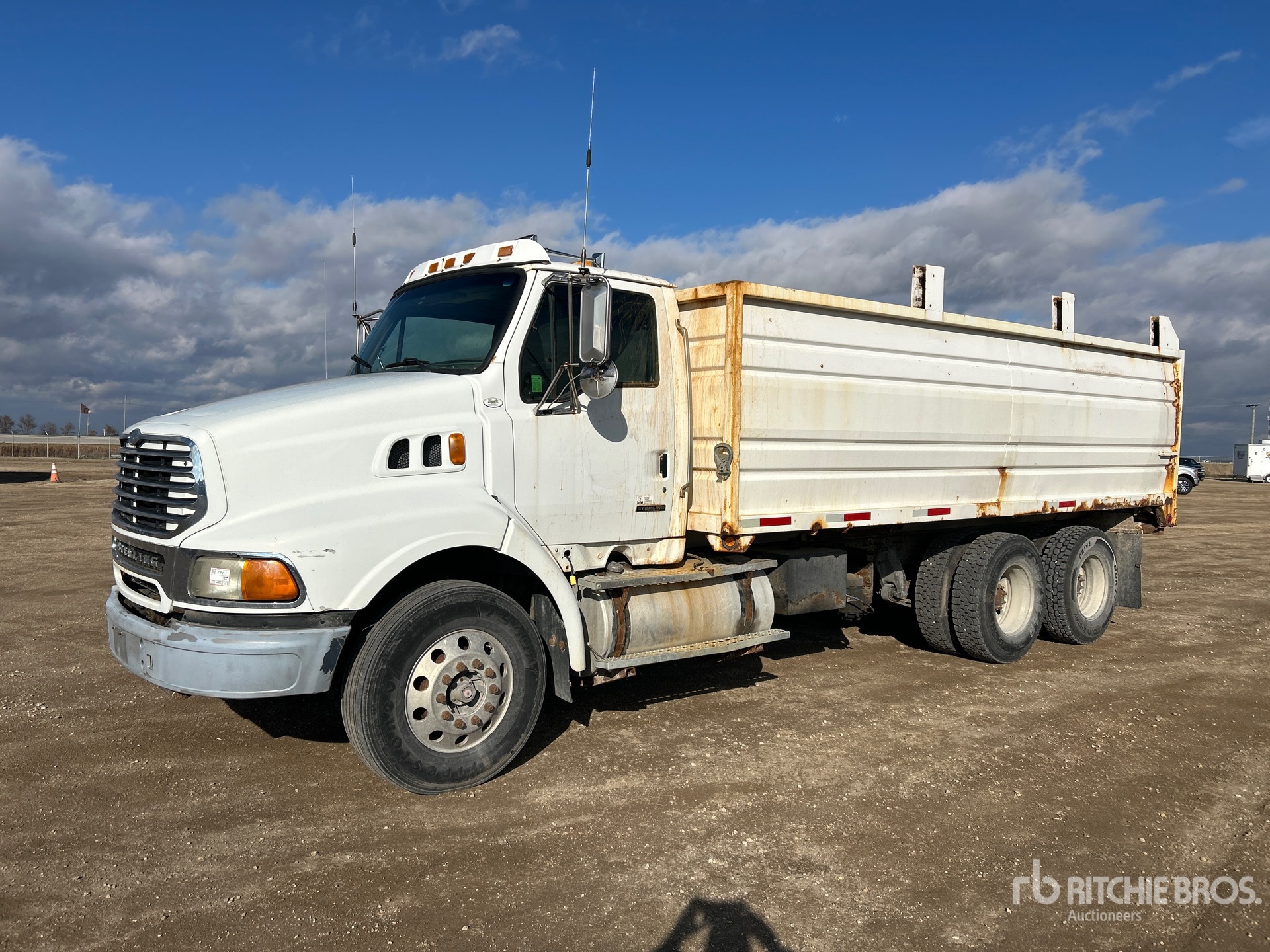 2001 Sterling L9500