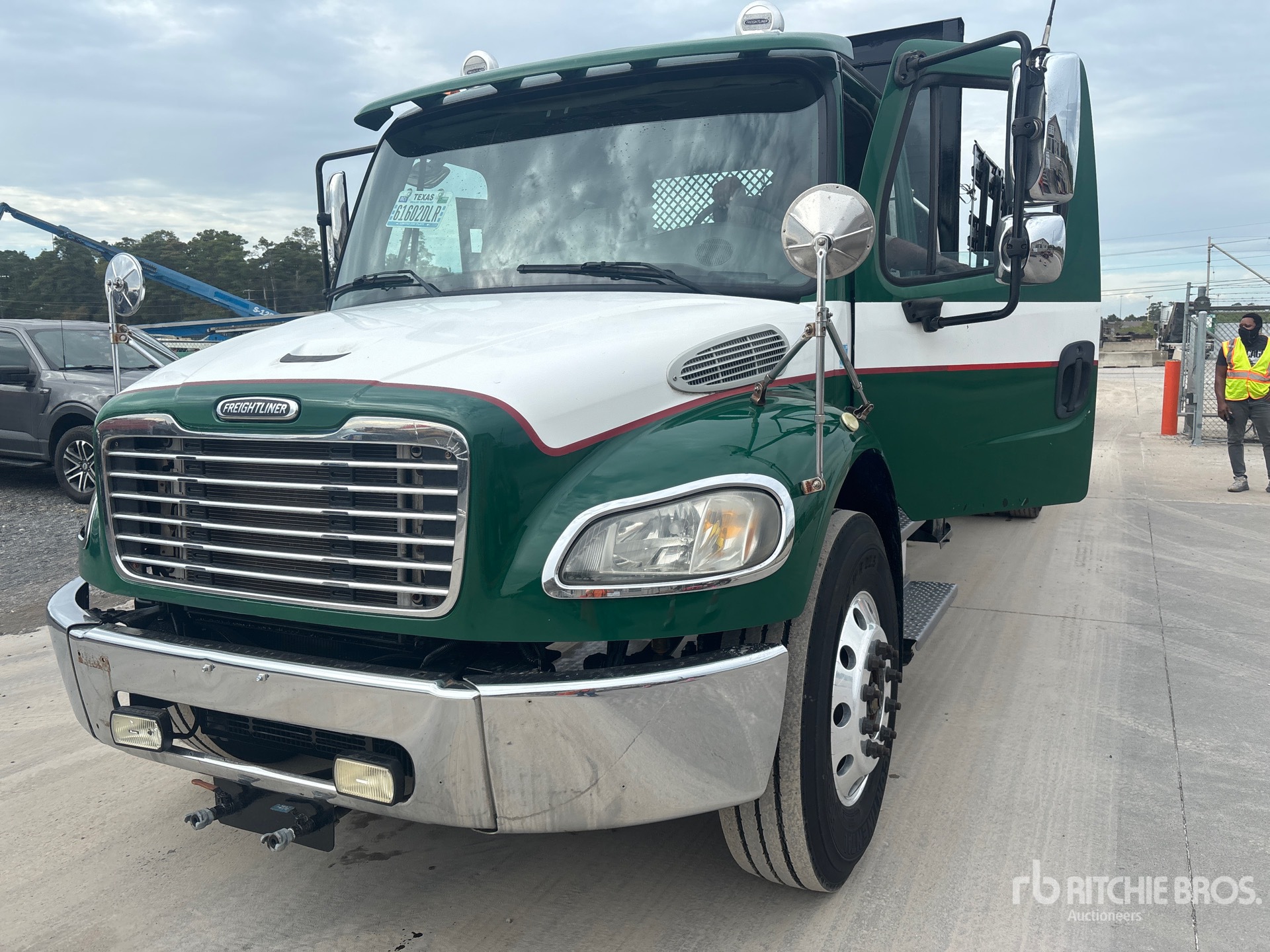 2008 Freightliner M2 106