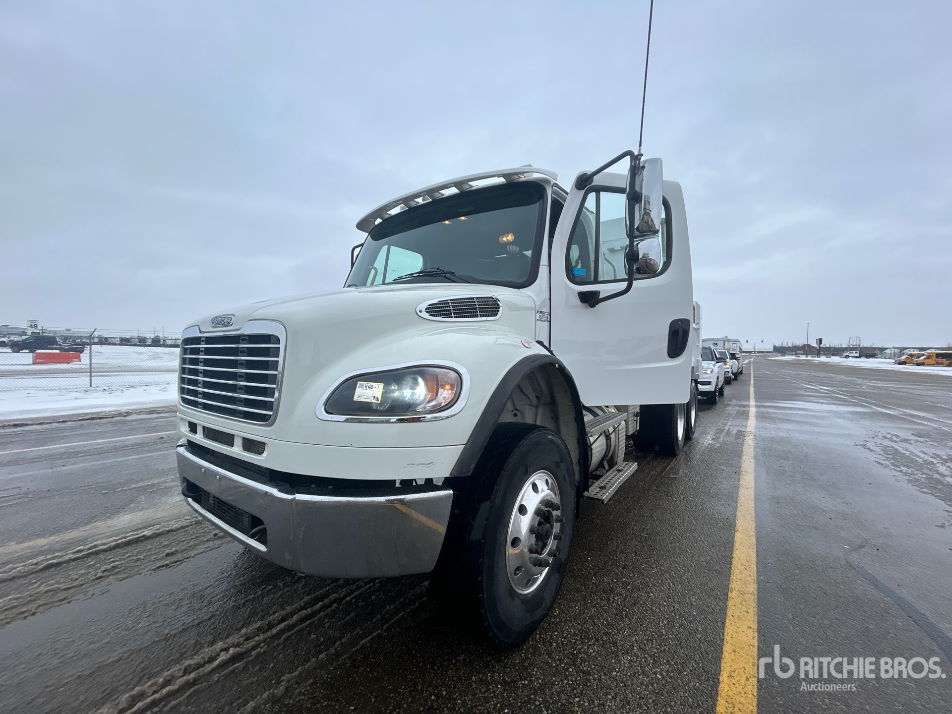 2022 Freightliner M2 106