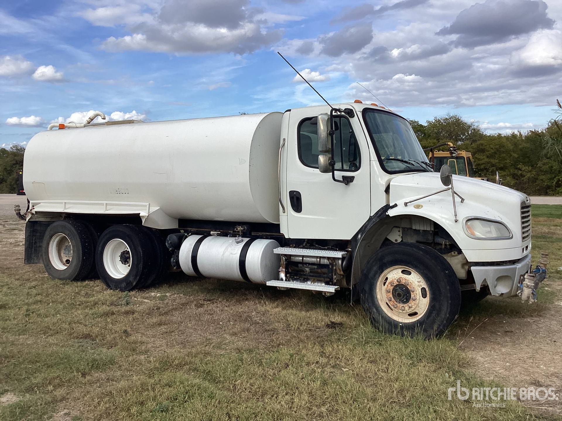 2014 Freightliner M2 106