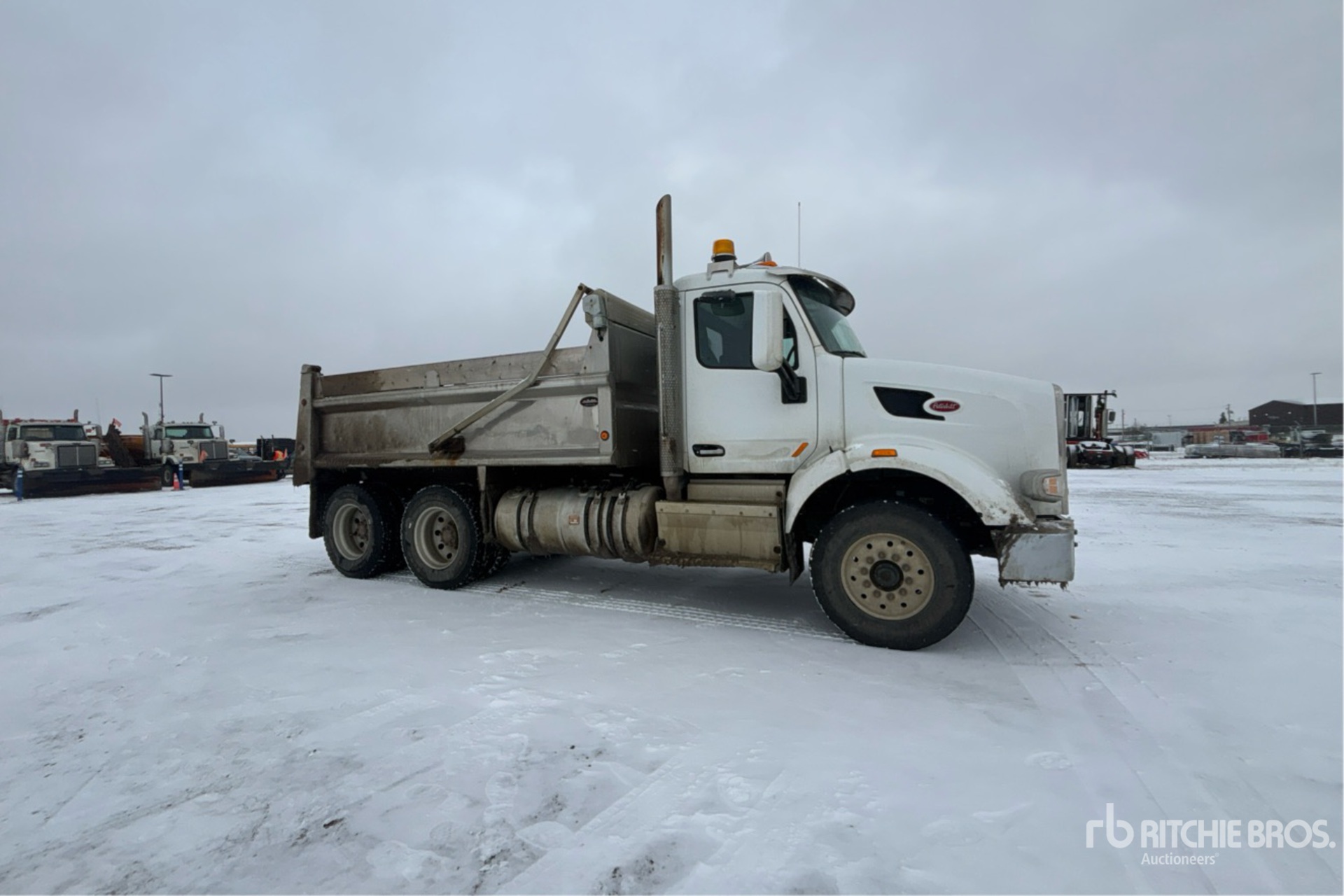 2015 Peterbilt 377