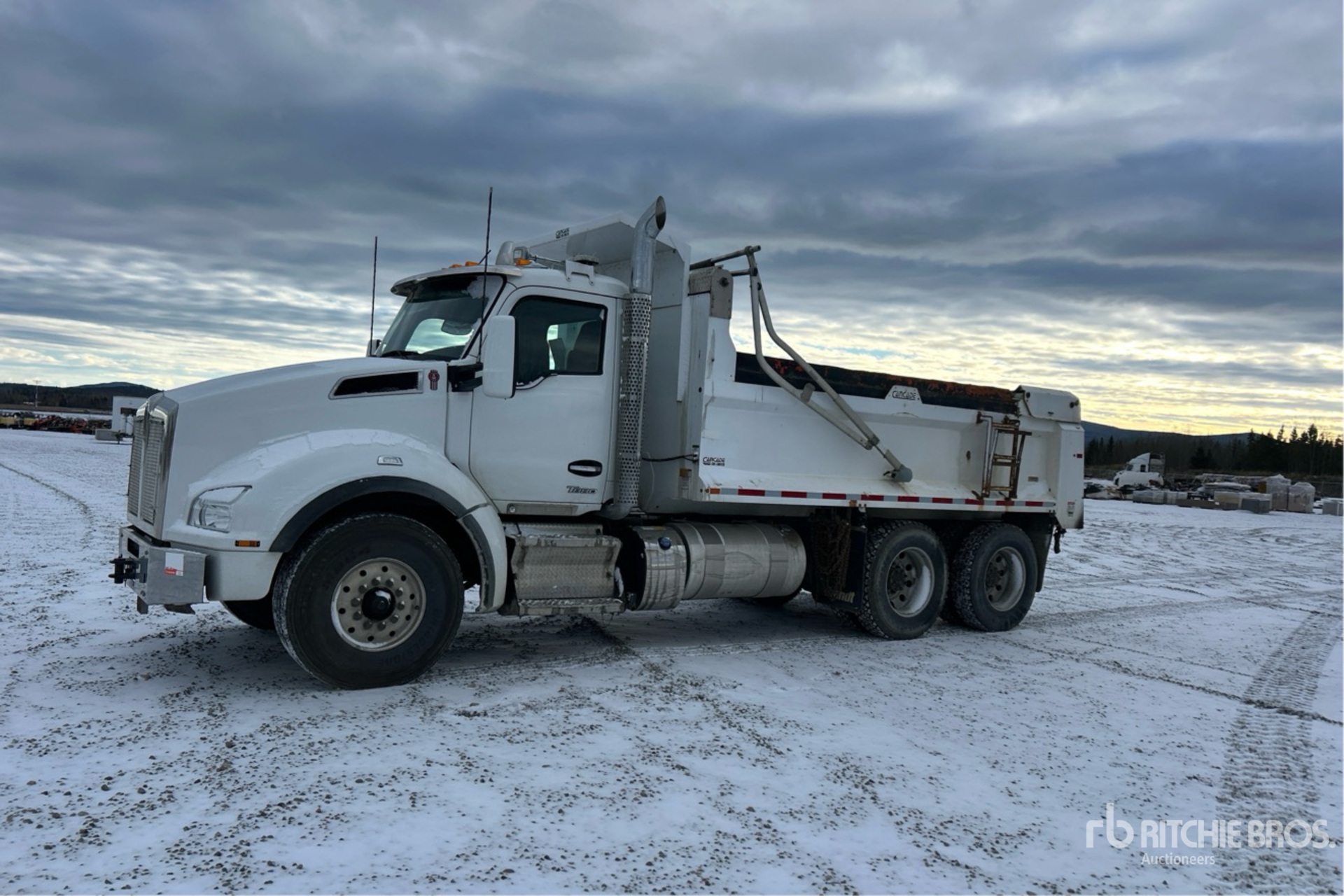 2023 Kenworth T880