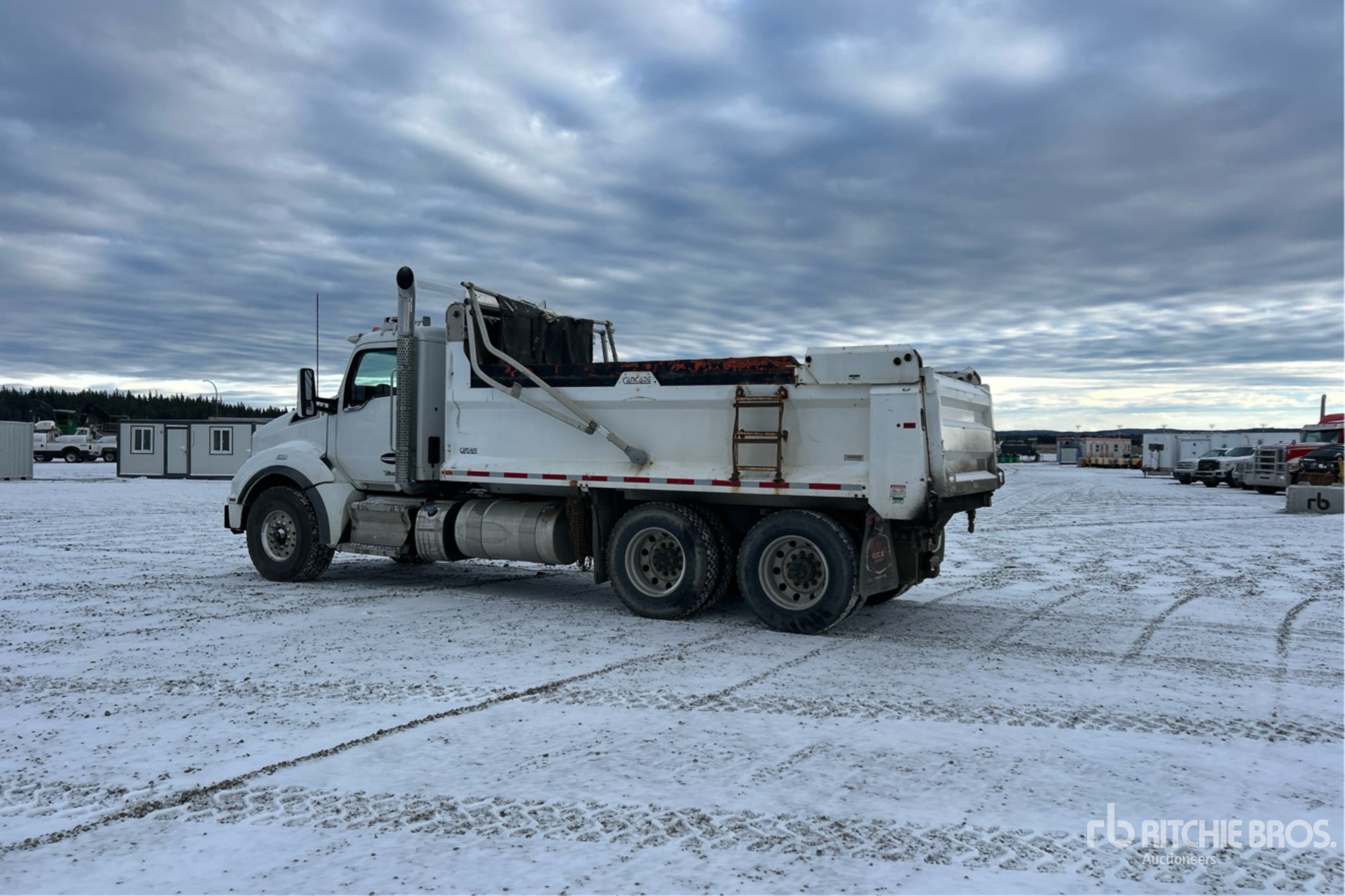 2023 Kenworth T880