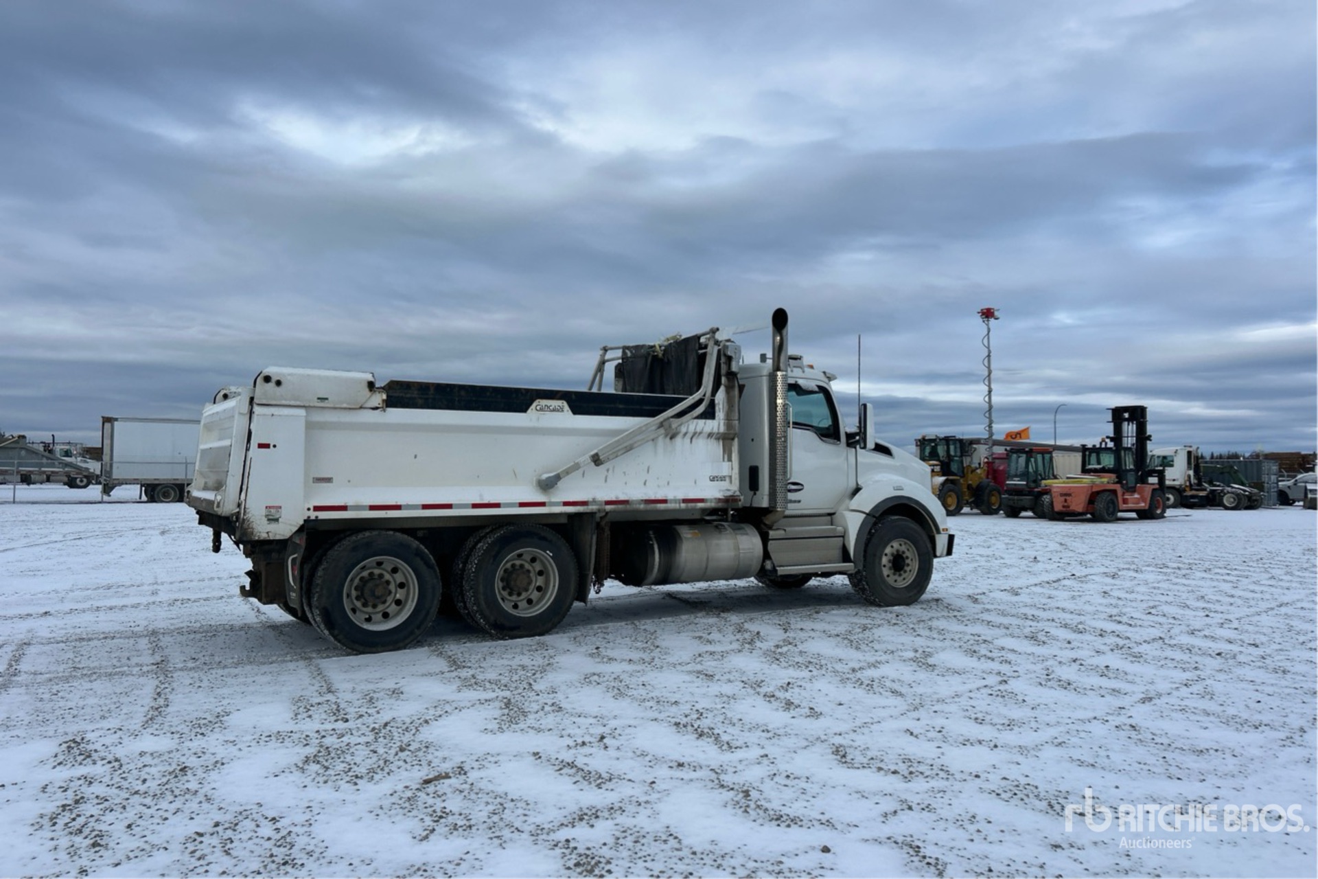 2023 Kenworth T880