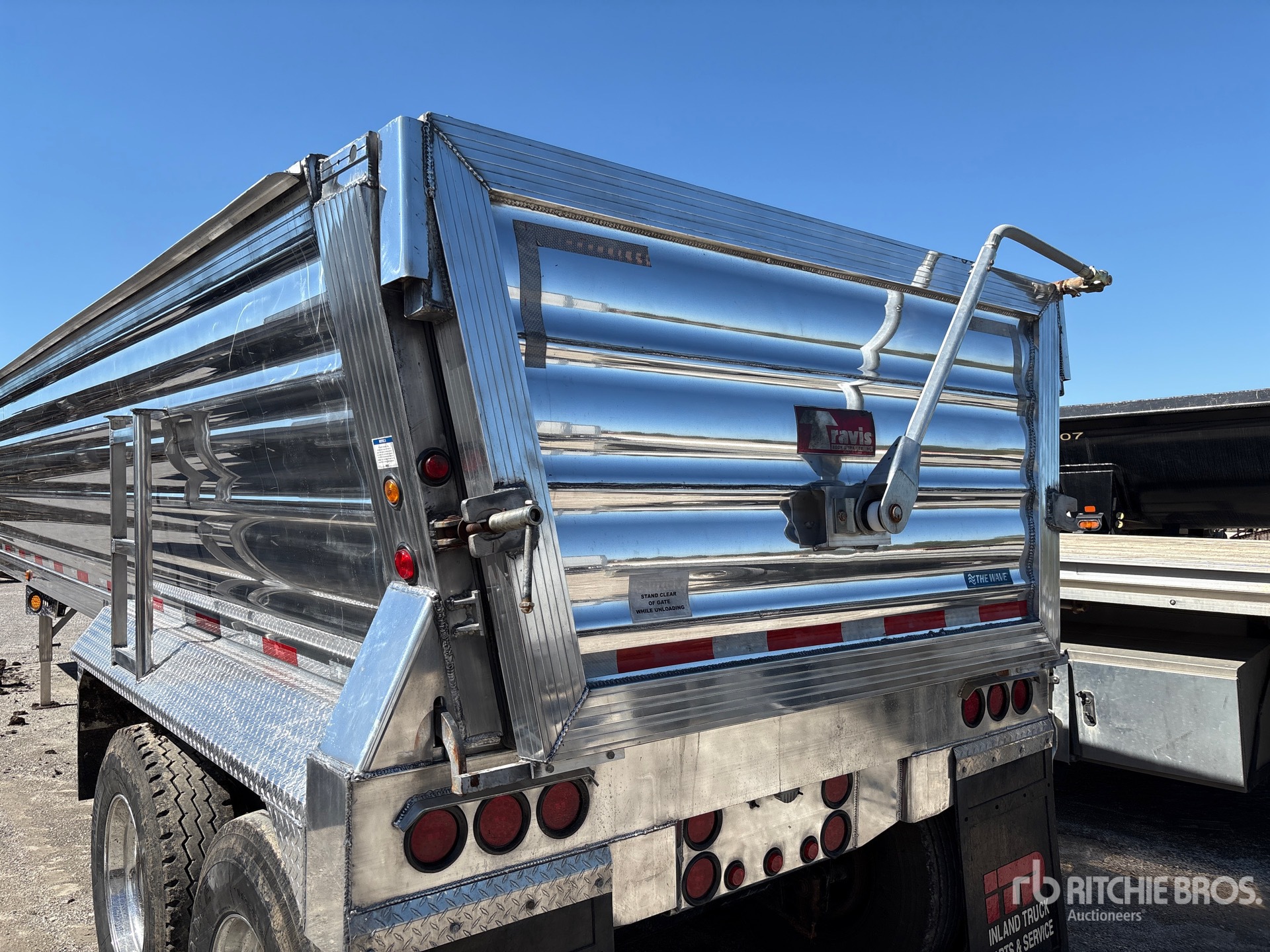 2025 Travis 37 ft 6 in T/A Aluminum Quarter ...