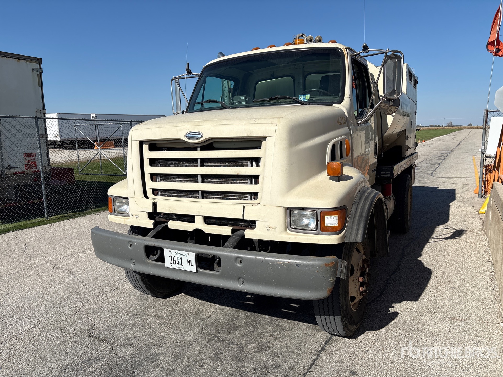 2000 Sterling L7500