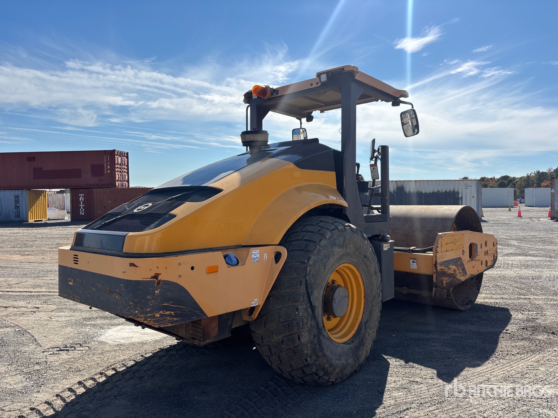 2015 Volvo SD115B