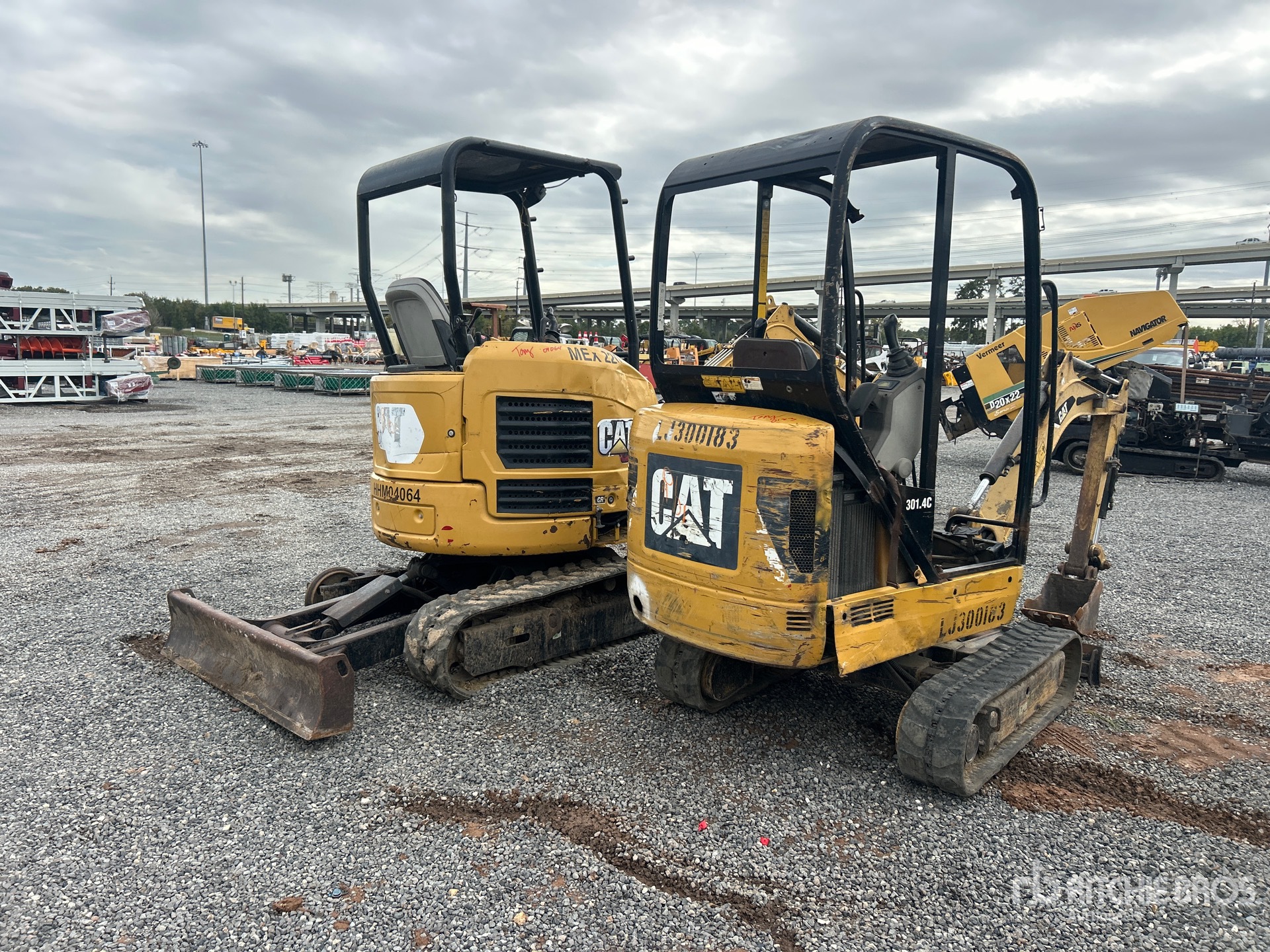 Caterpillar QUANTITY OF 2 (INOPERABLE)