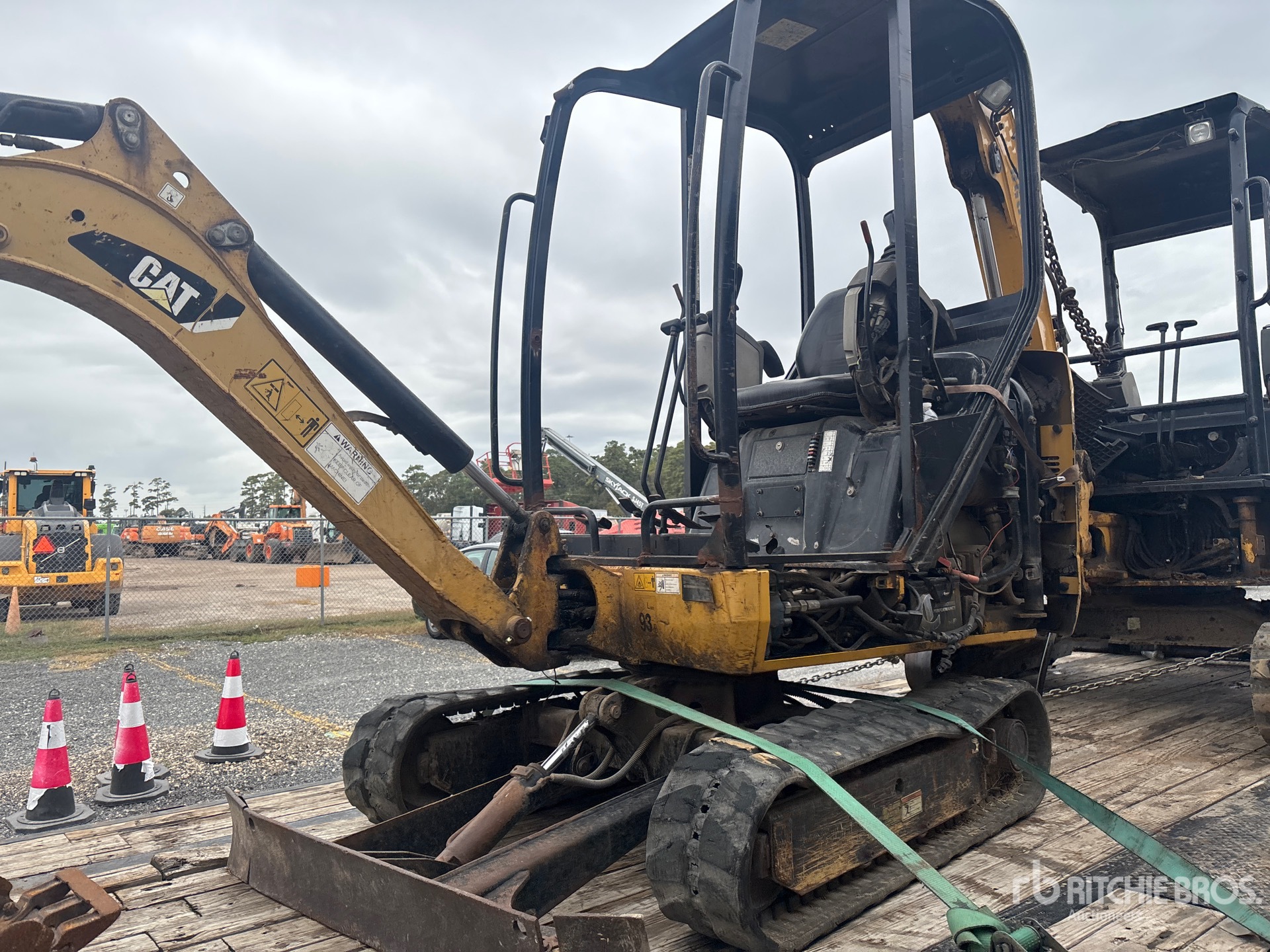 Caterpillar QUANTITY OF 2 (INOPERABLE)