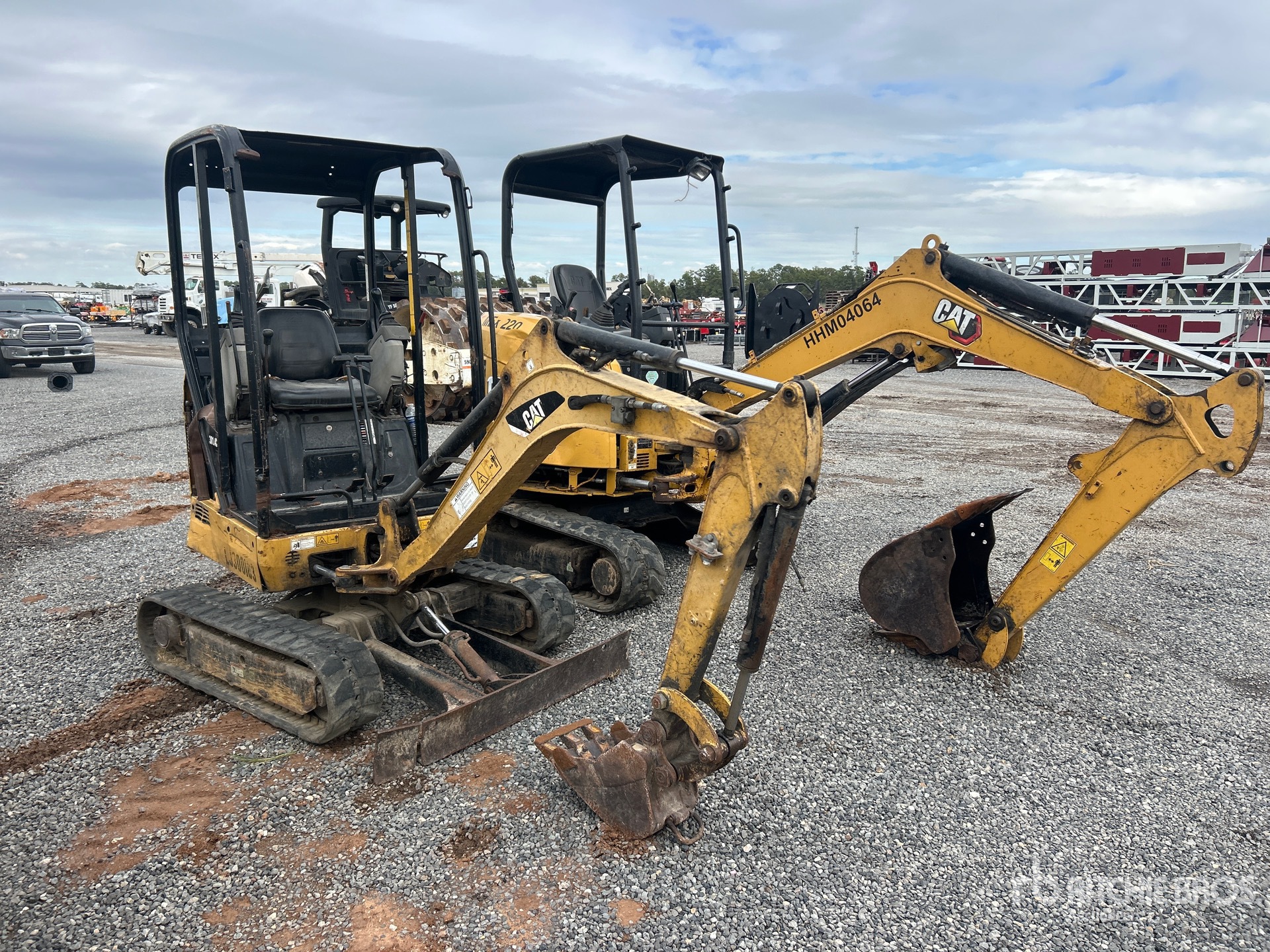 Caterpillar QUANTITY OF 2 (INOPERABLE)
